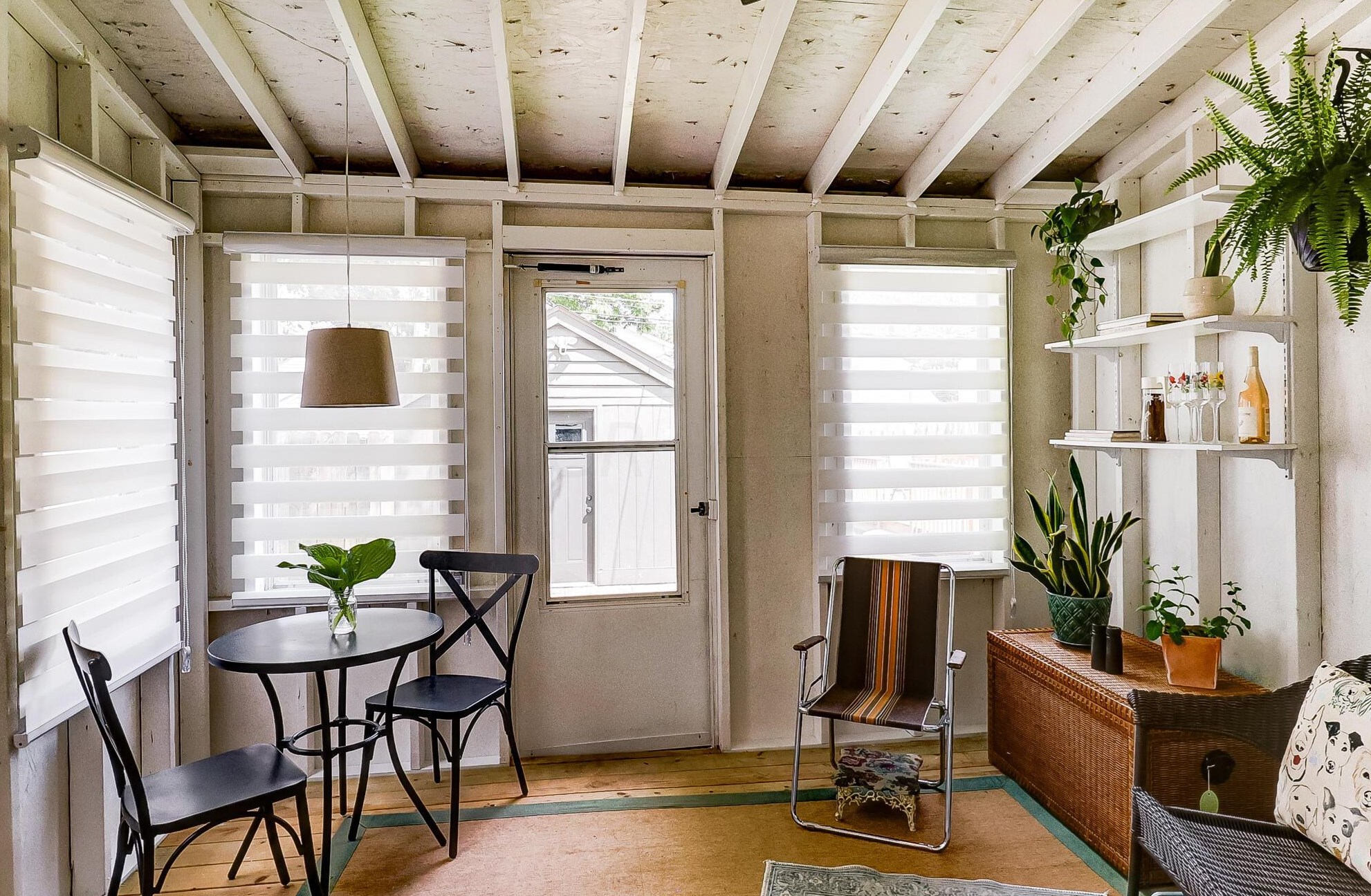 330 Guernsey Ave, Columbus OH 43204-2528 exterior