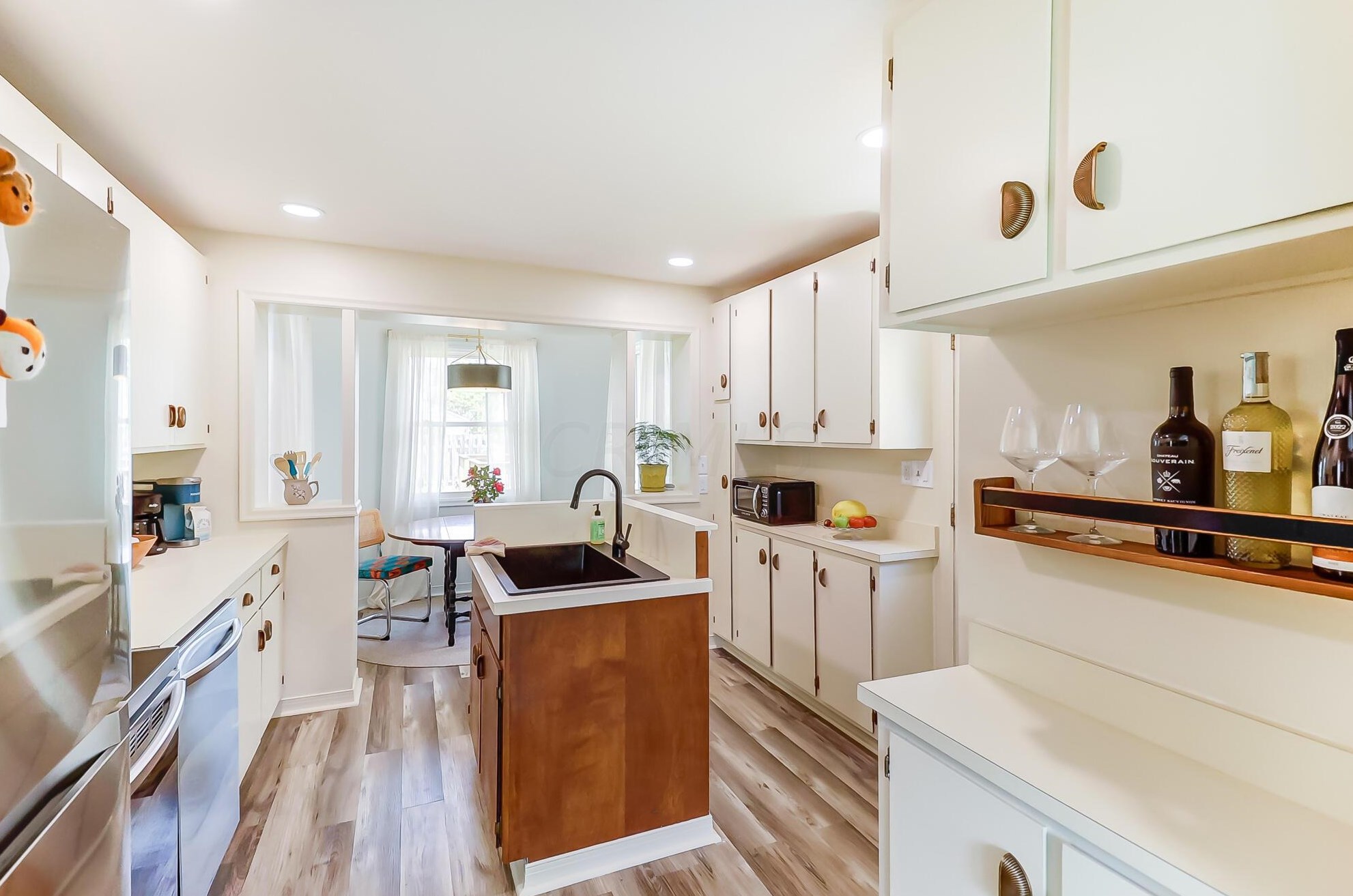 330 Guernsey Ave, Columbus OH 43204-2528 exterior