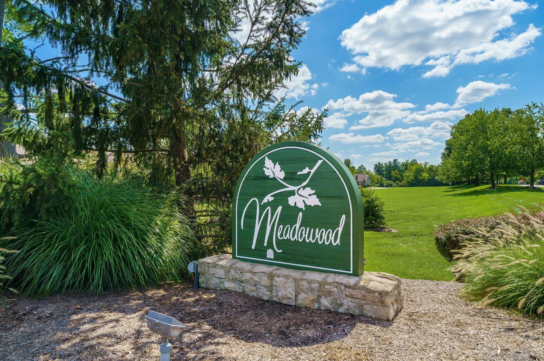 5551 Meadowood Ln, Westerville OH  43082-9463 exterior