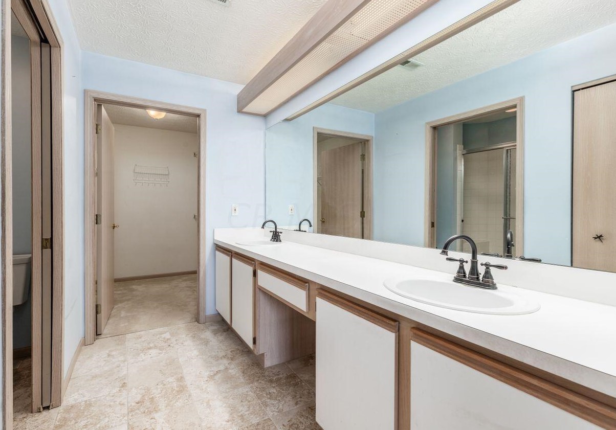 5551 Meadowood Ln, Westerville OH  43082-9463 exterior