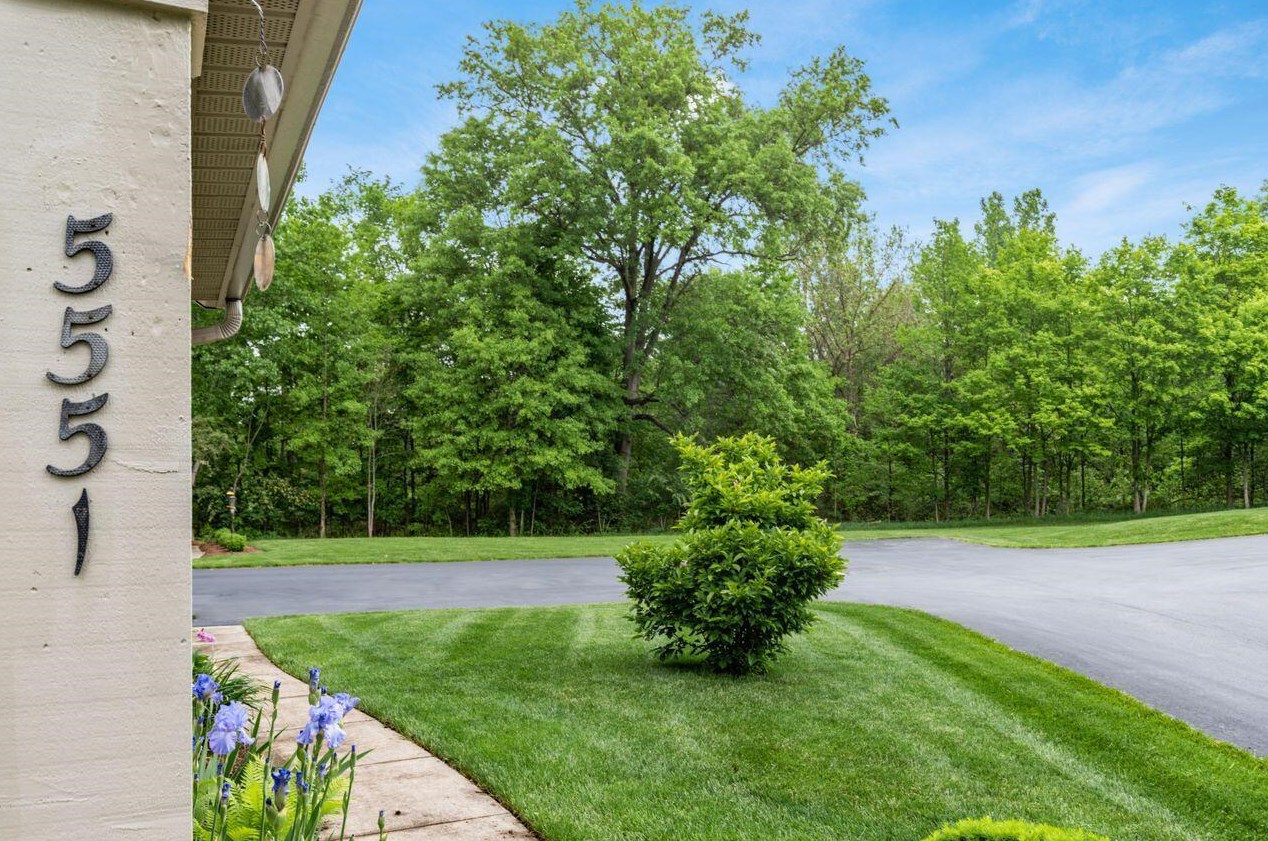 5551 Meadowood Ln, Westerville OH  43082-9463 exterior