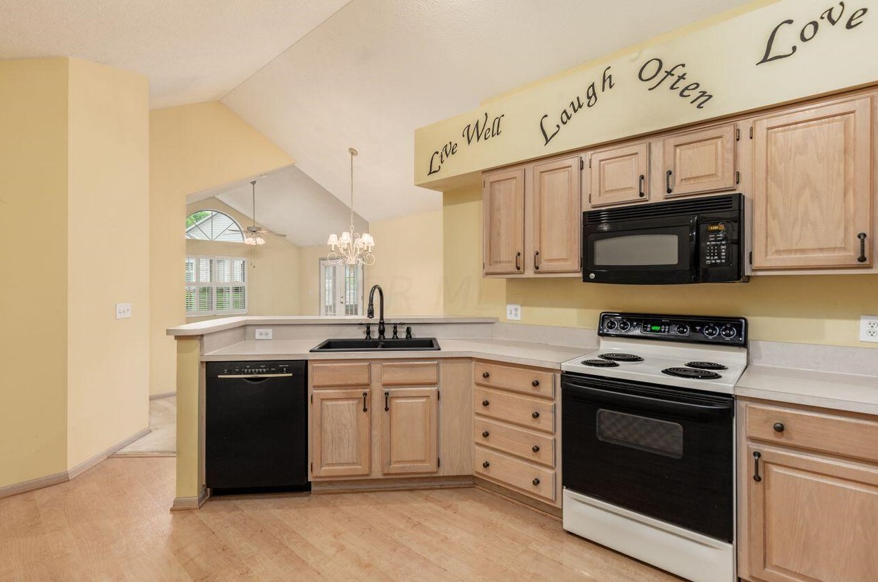 5551 Meadowood Ln, Westerville OH  43082-9463 exterior