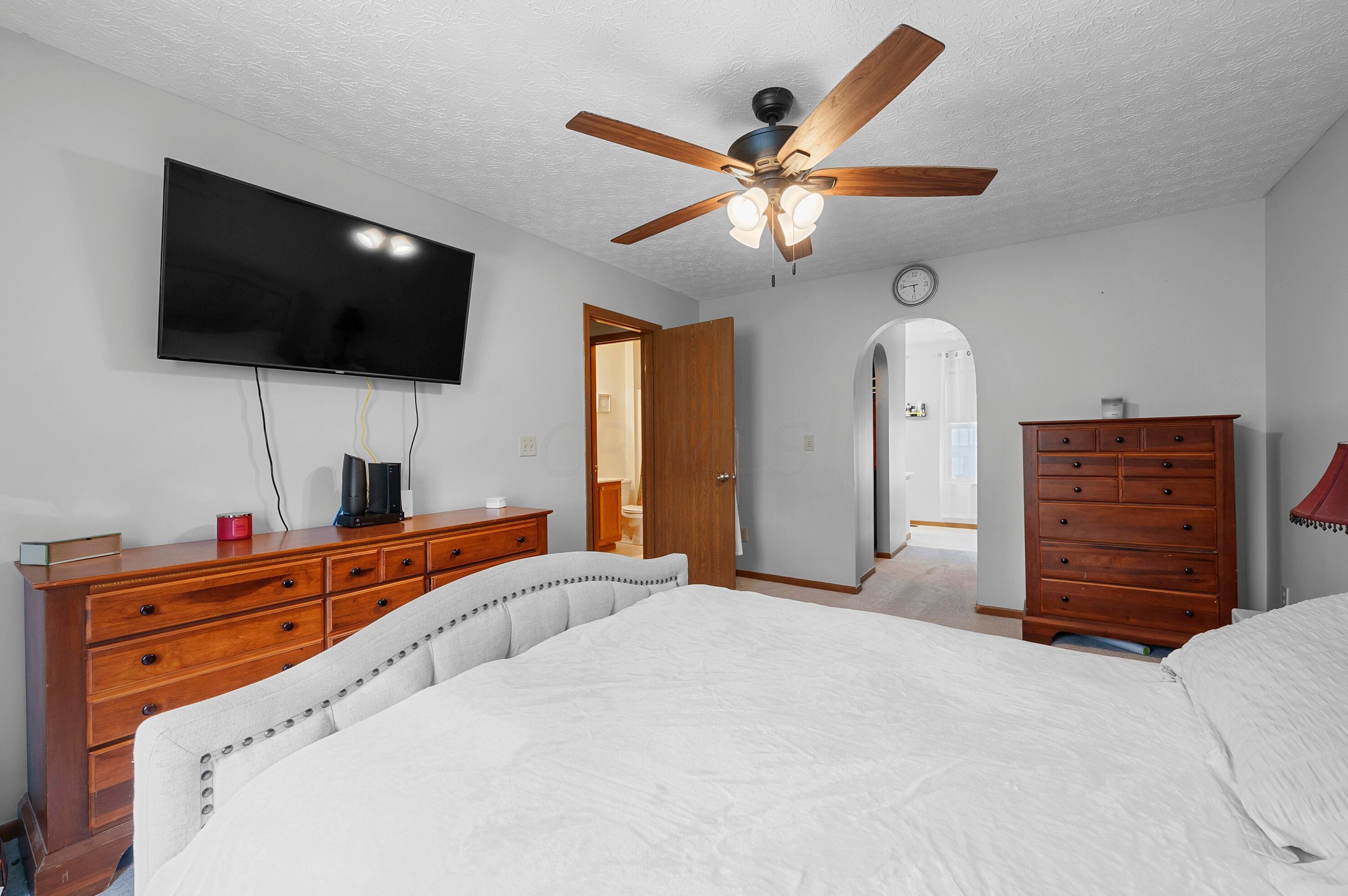 1559 Gardeau Ct, Columbus OH  43223-6227 exterior