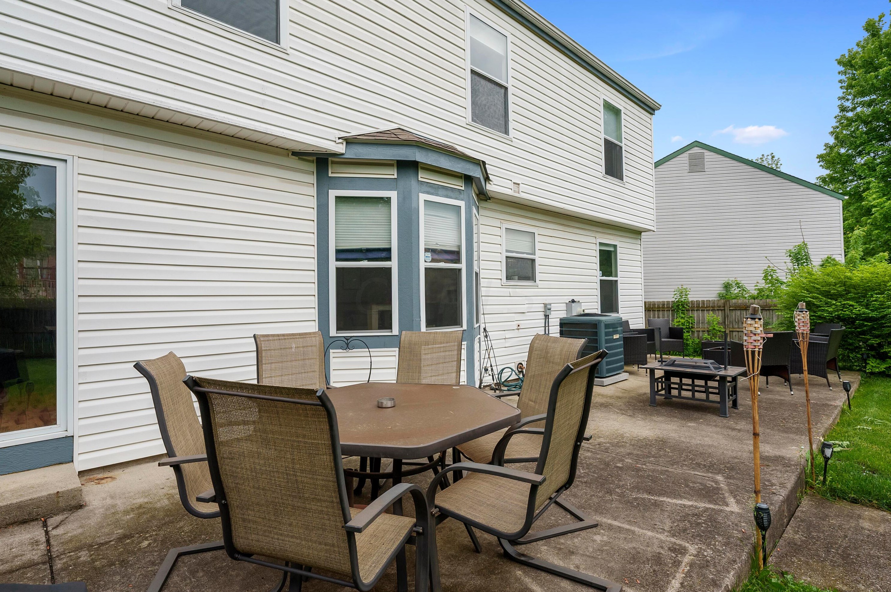 1559 Gardeau Ct, Columbus OH  43223-6227 exterior