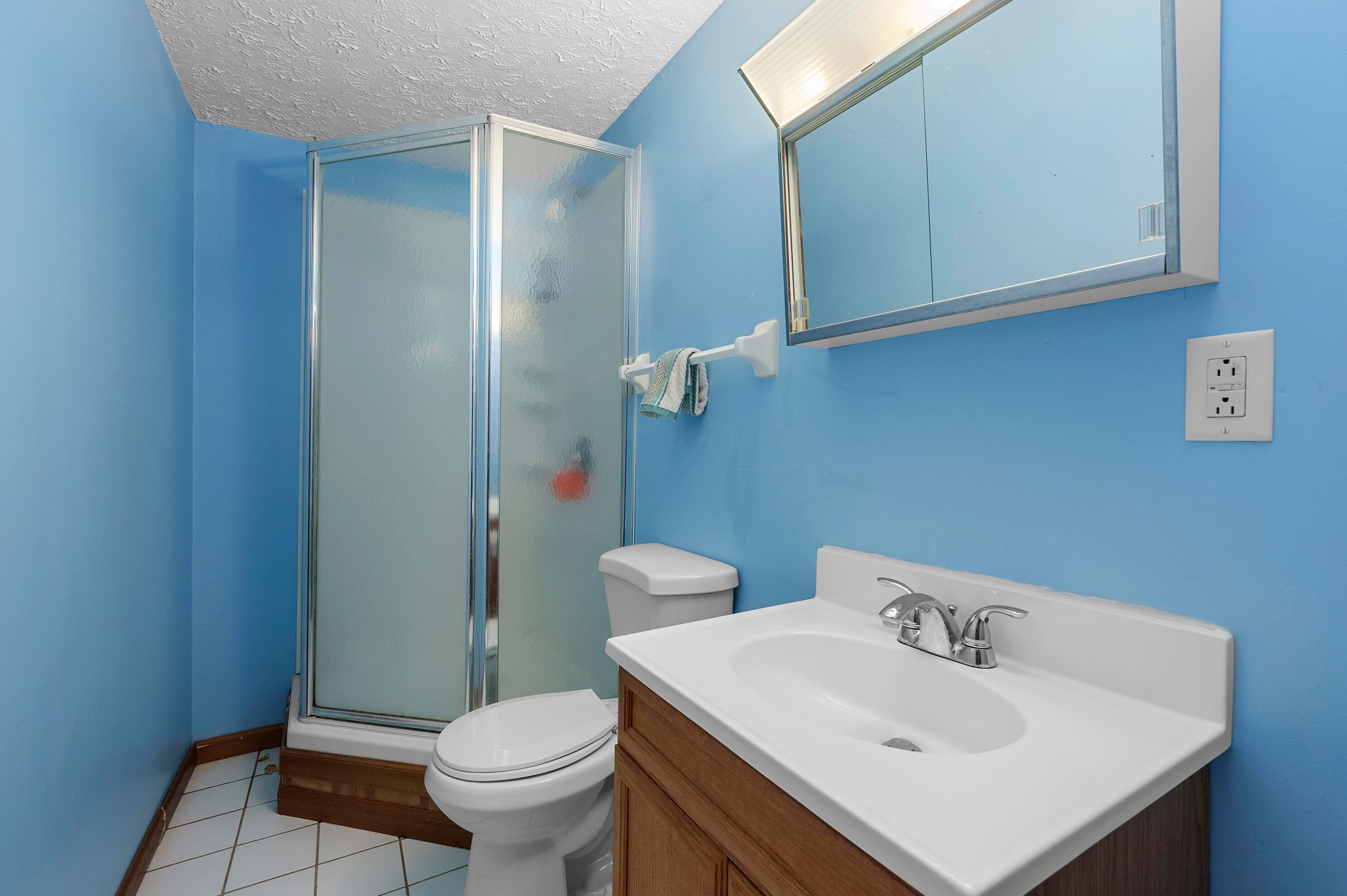 1559 Gardeau Ct, Columbus OH  43223-6227 exterior