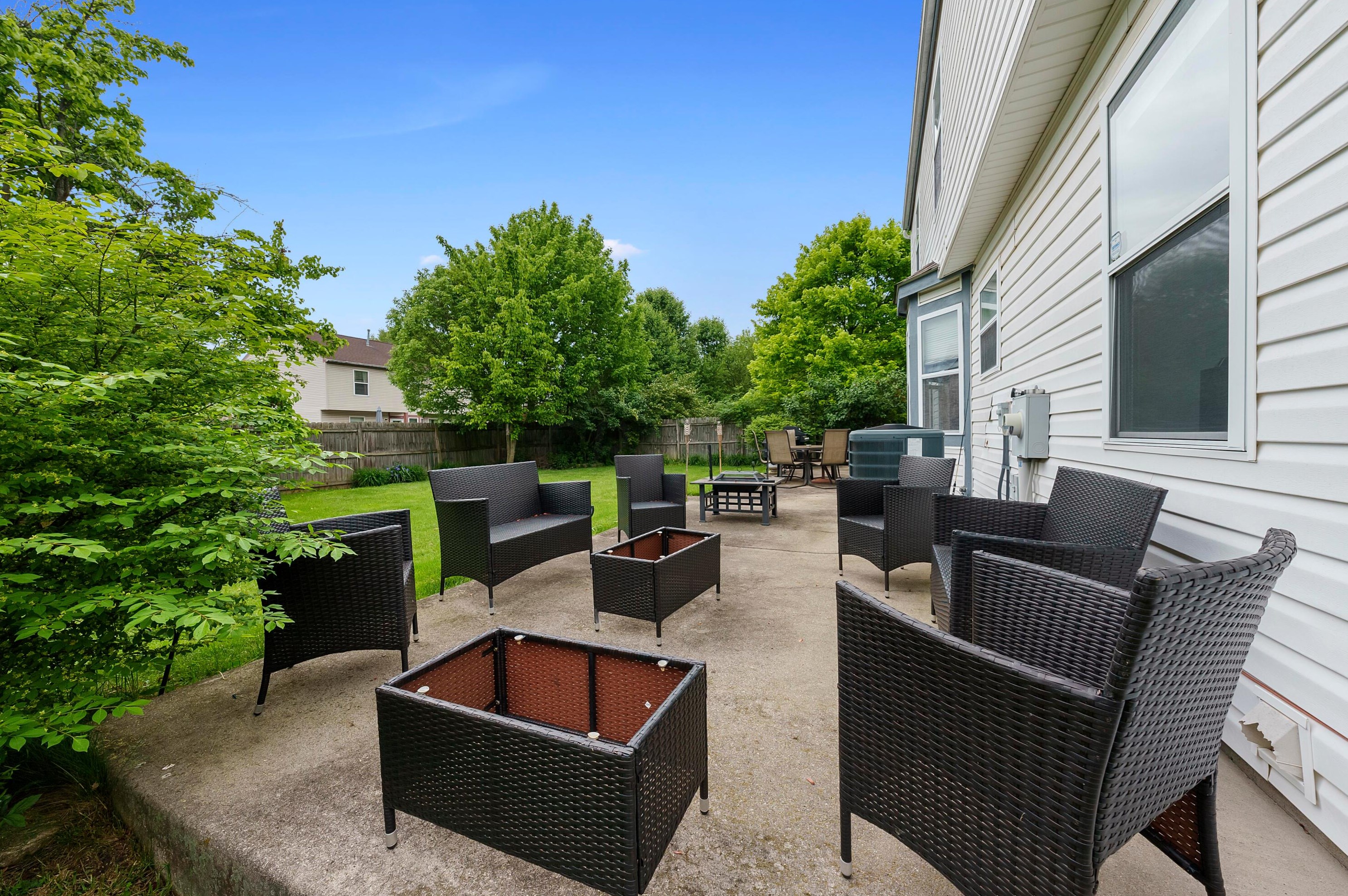 1559 Gardeau Ct, Columbus OH  43223-6227 exterior