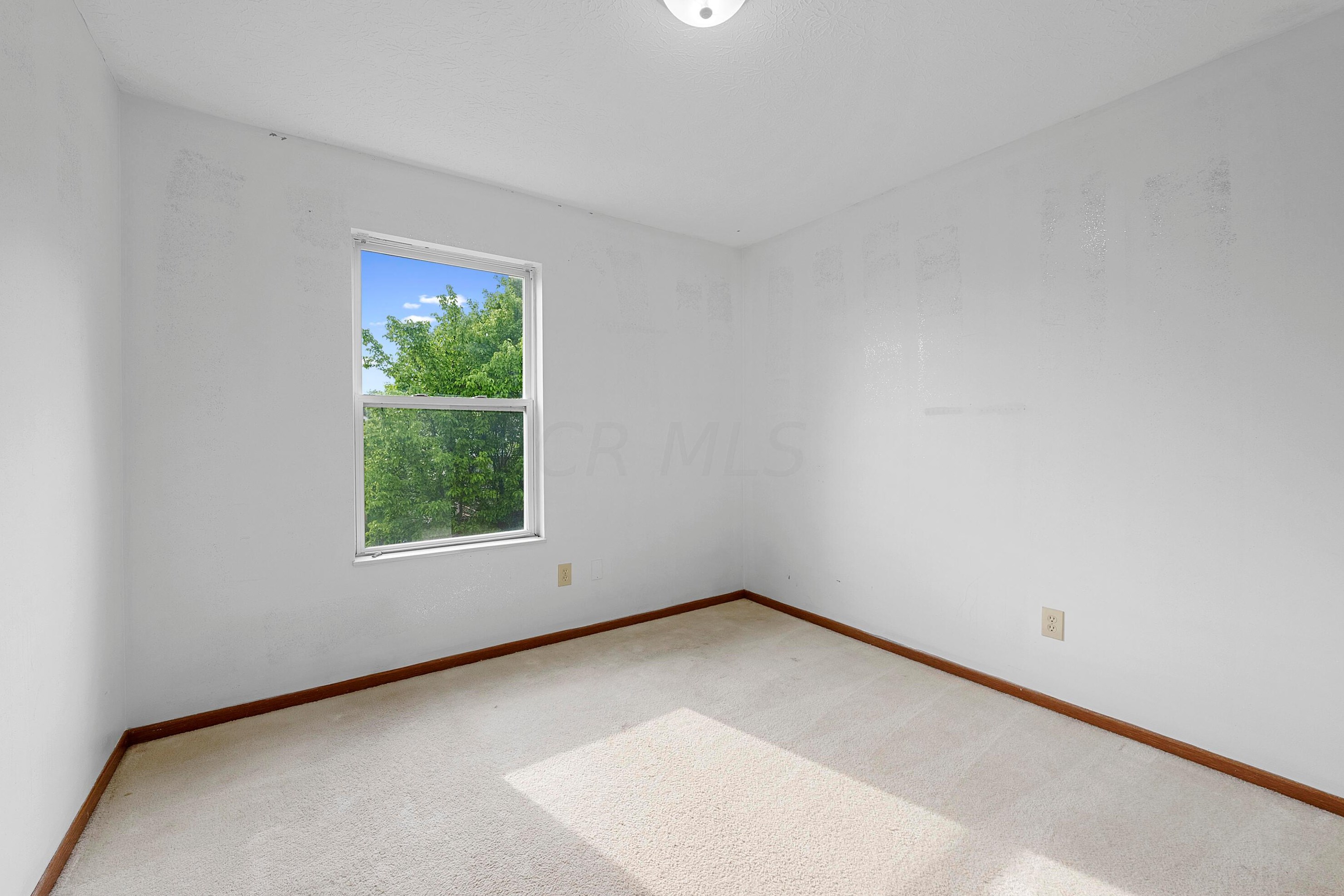 1559 Gardeau Ct, Columbus OH  43223-6227 exterior