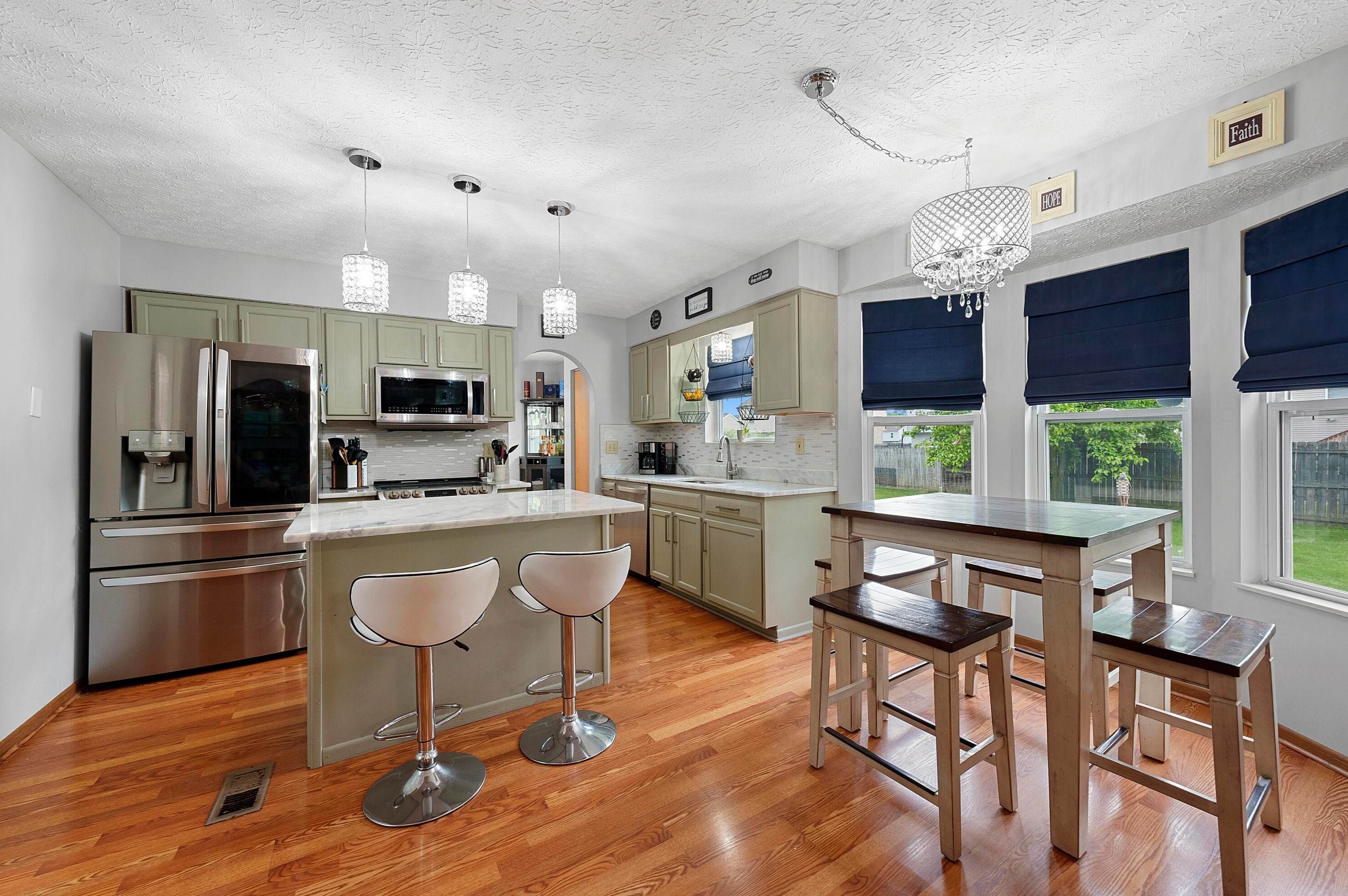 1559 Gardeau Ct, Columbus OH  43223-6227 exterior