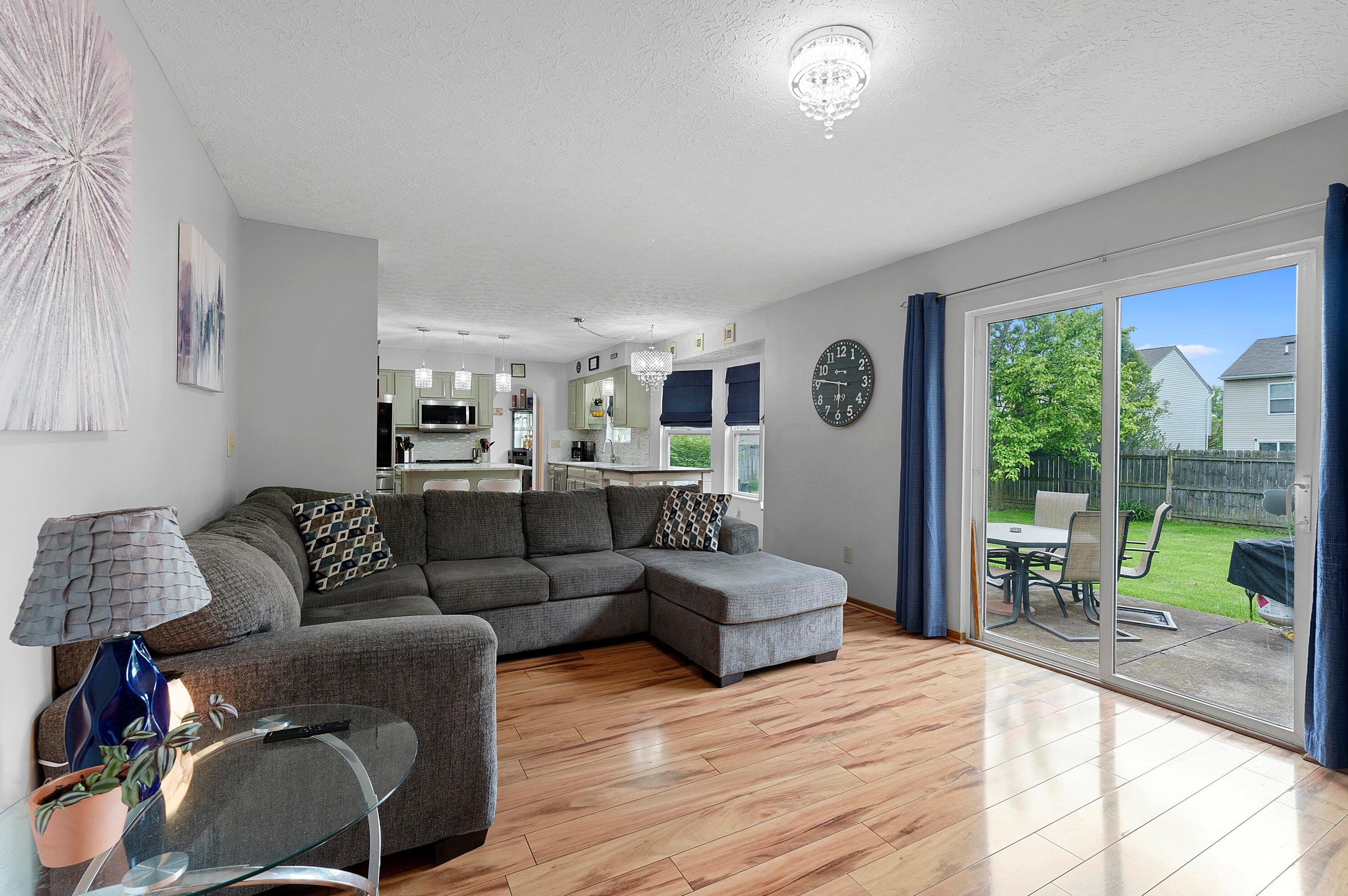 1559 Gardeau Ct, Columbus OH  43223-6227 exterior