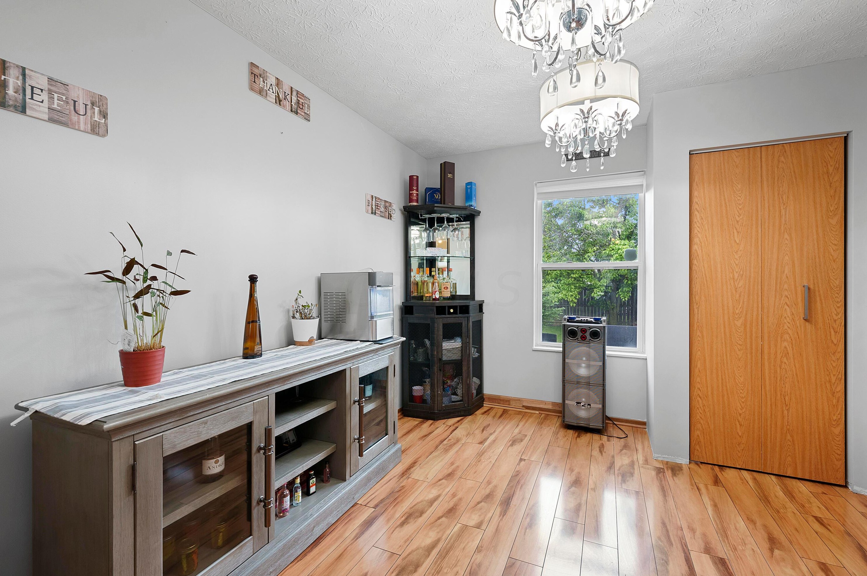 1559 Gardeau Ct, Columbus OH  43223-6227 exterior