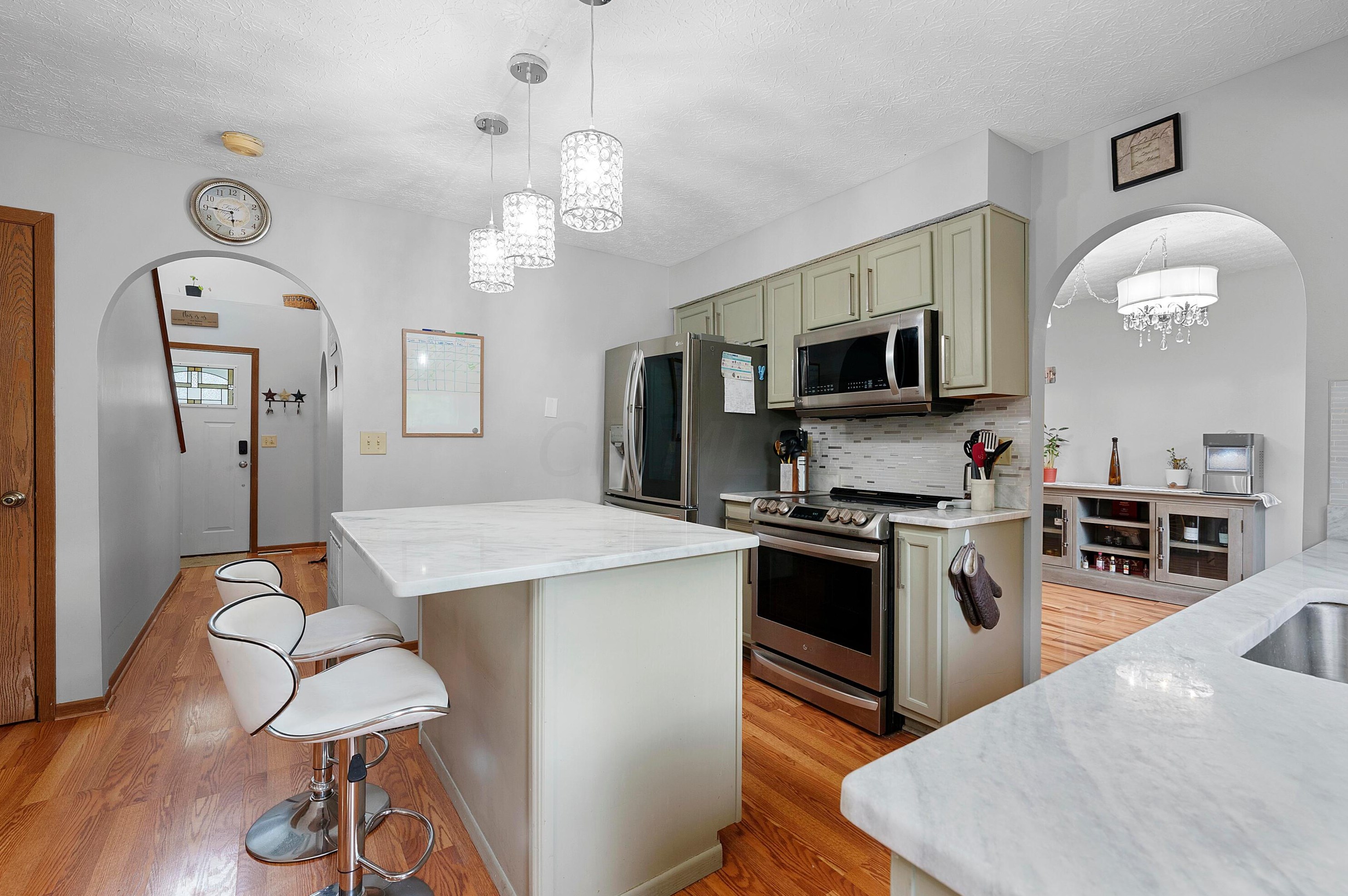 1559 Gardeau Ct, Columbus OH  43223-6227 exterior