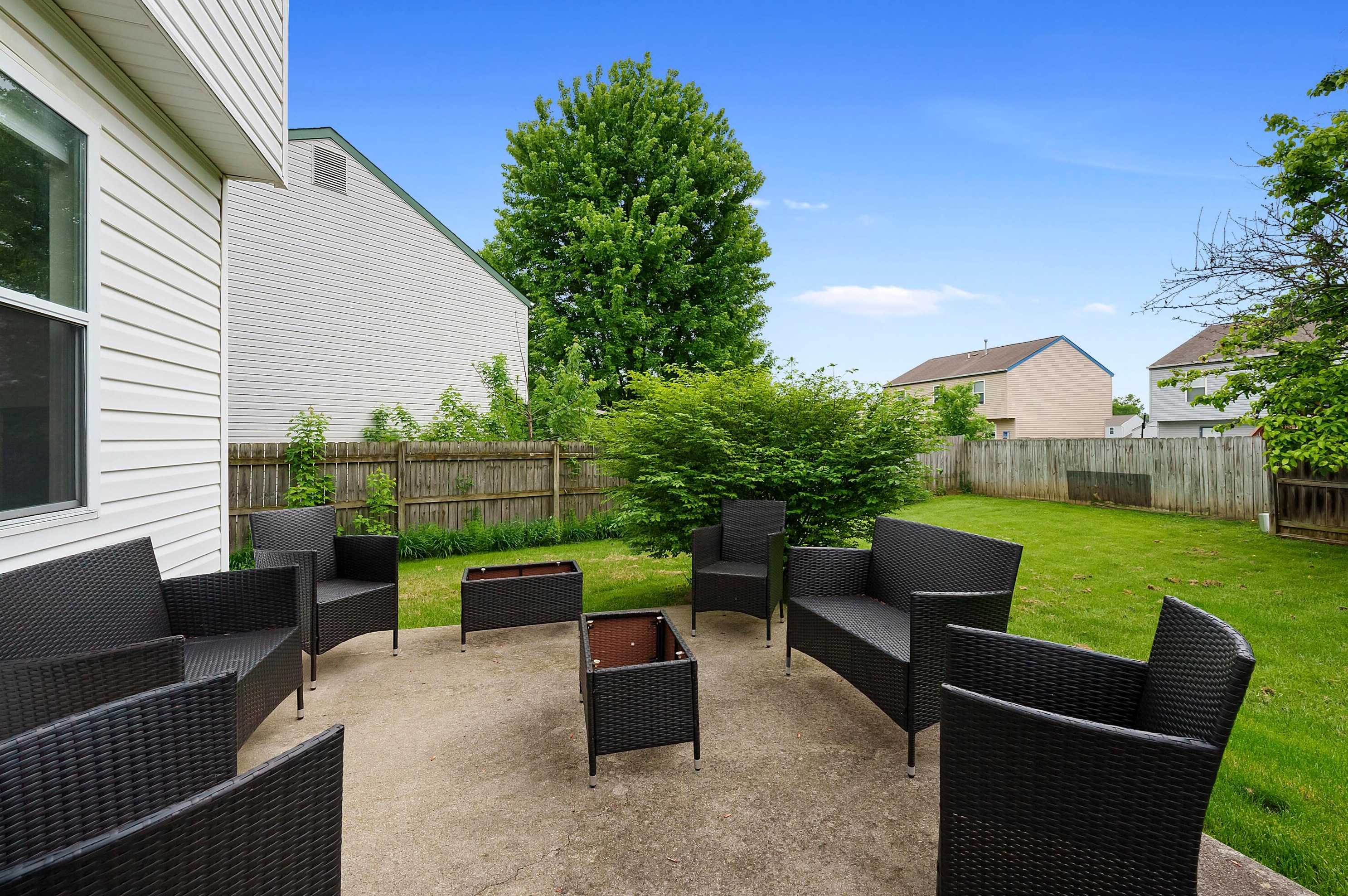 1559 Gardeau Ct, Columbus OH  43223-6227 exterior