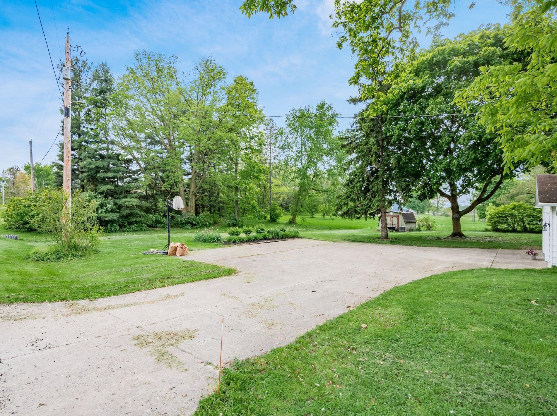 2059 Township Road 218, Bellefontaine OH  43311-9143 exterior