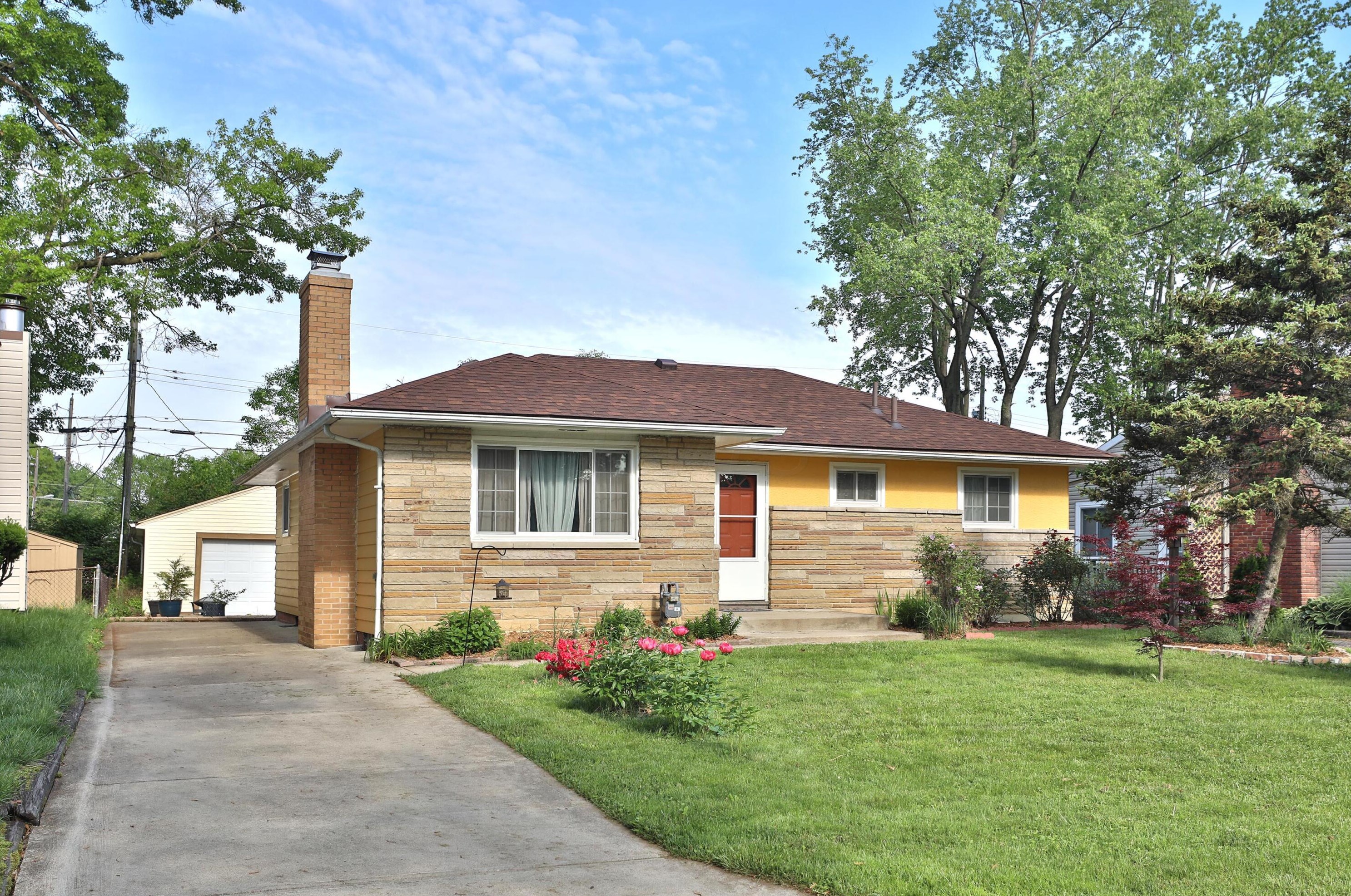 4009 Estates Pl, Columbus, OH 43224-2149