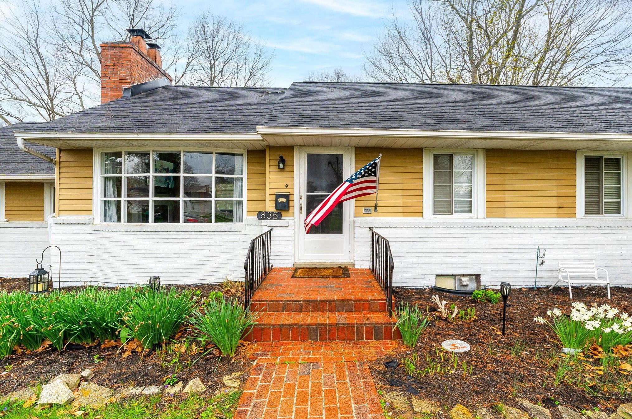 835 Dartmouth Dr, Circleville, OH 43113-1291