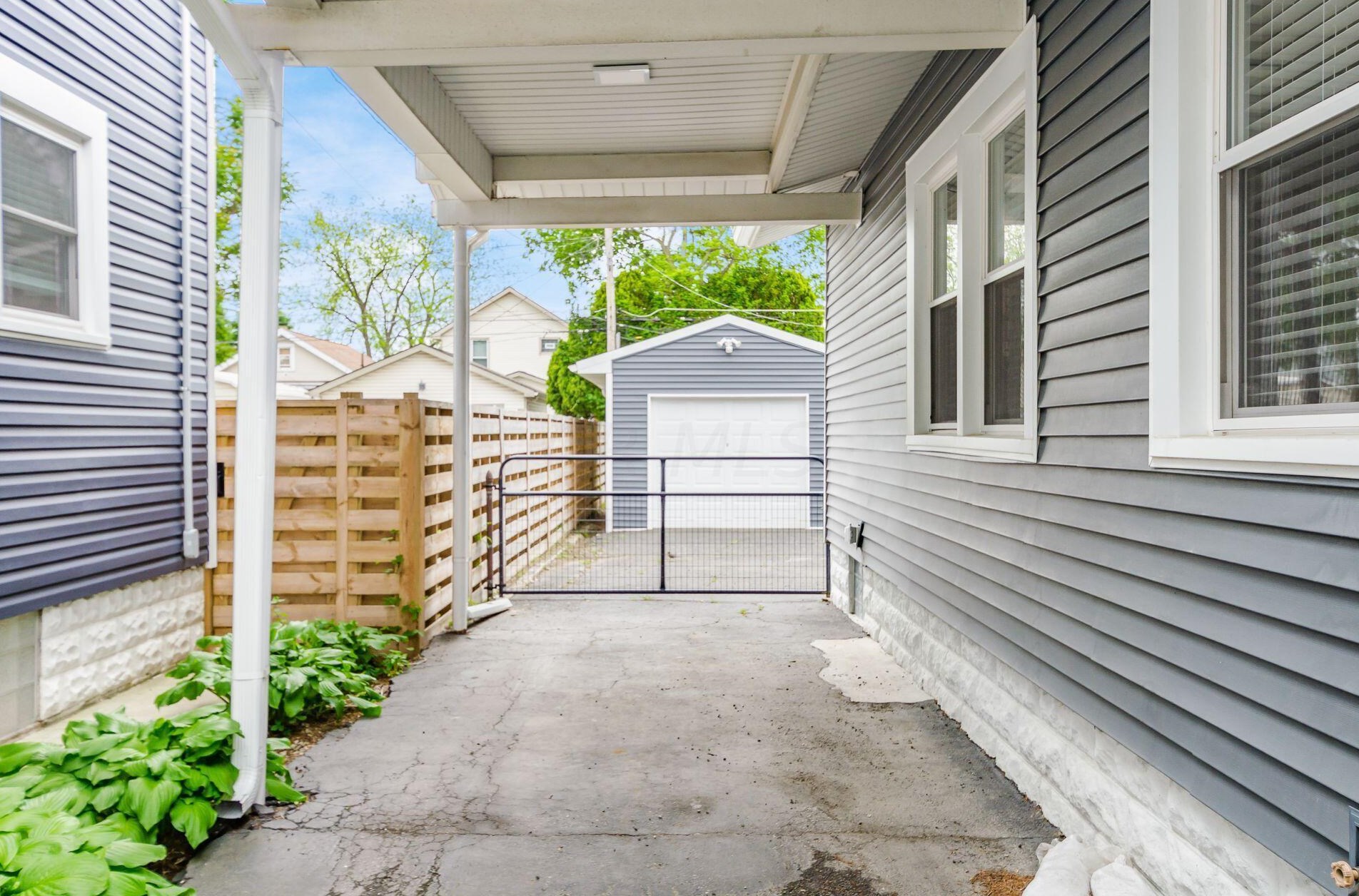 559 Frebis Ave, Columbus OH  43206-3749 exterior