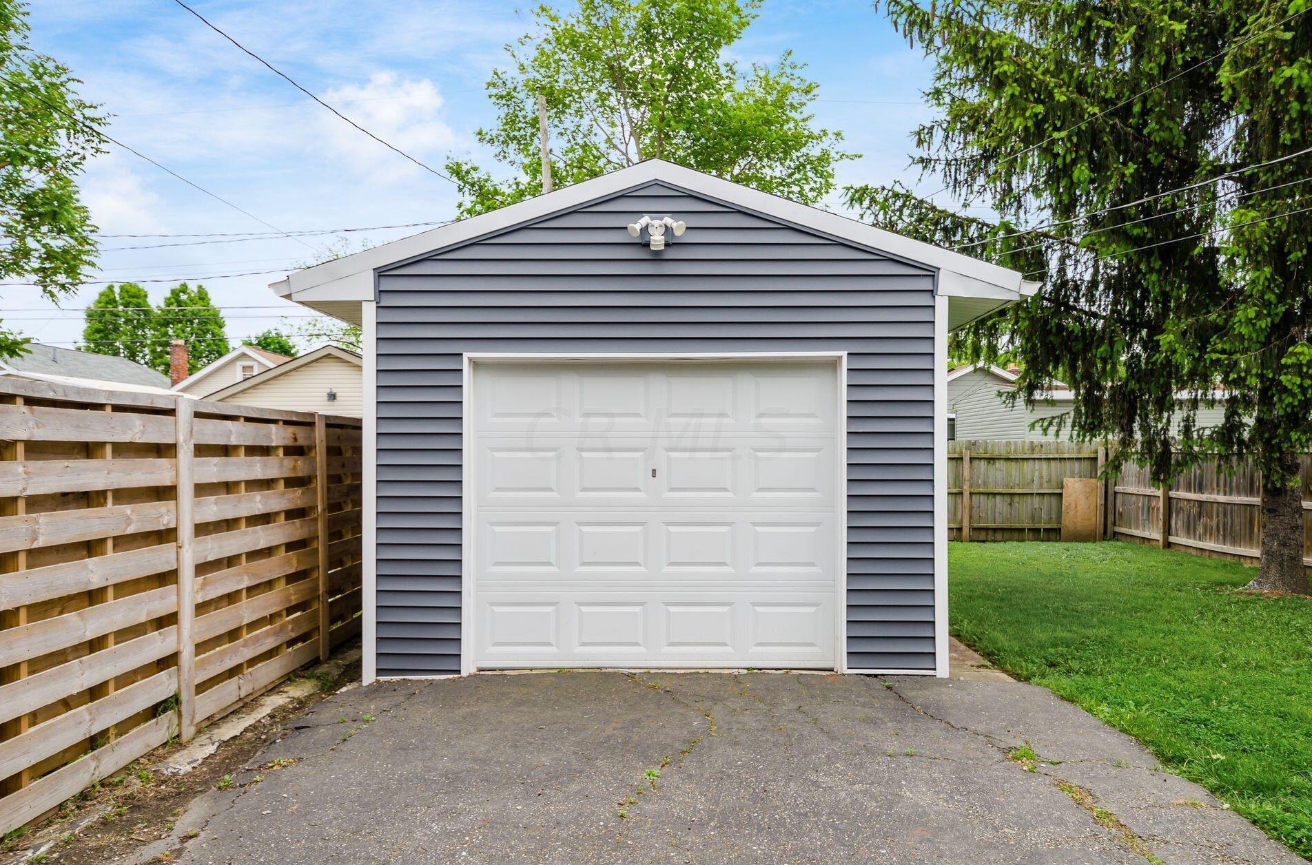 559 Frebis Ave, Columbus OH  43206-3749 exterior