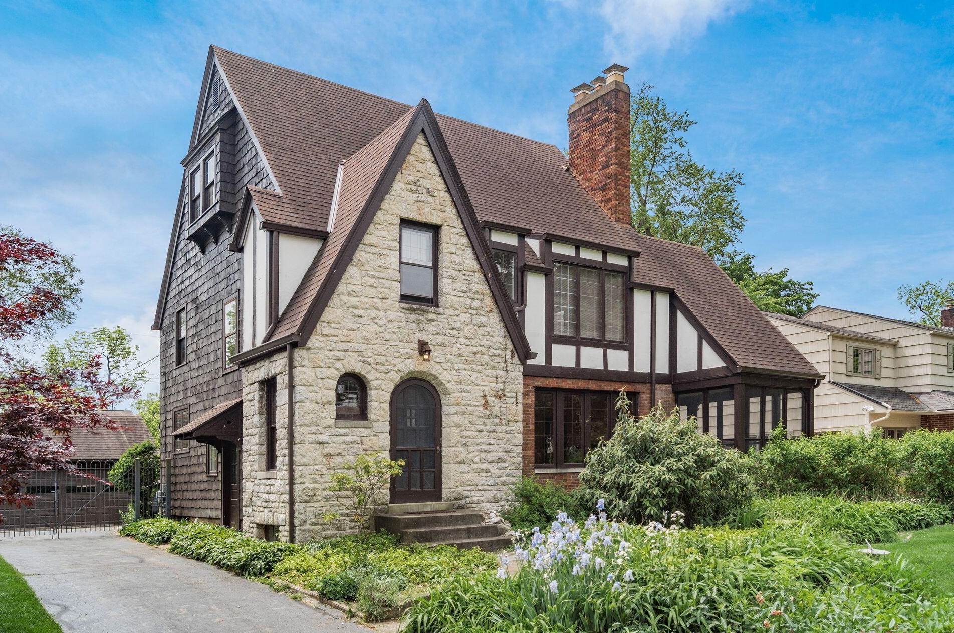 1967 Berkshire Rd, Columbus, OH 43221