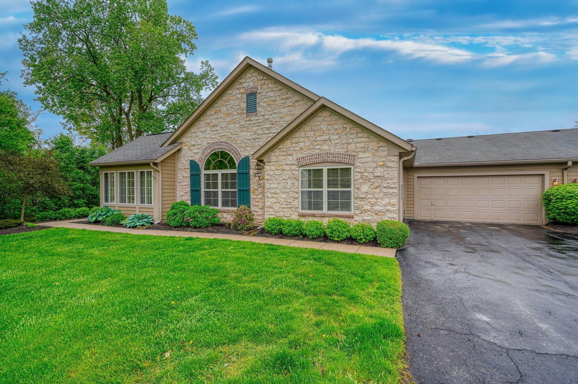 7408 Falls View Cir, Delaware, OH 43015