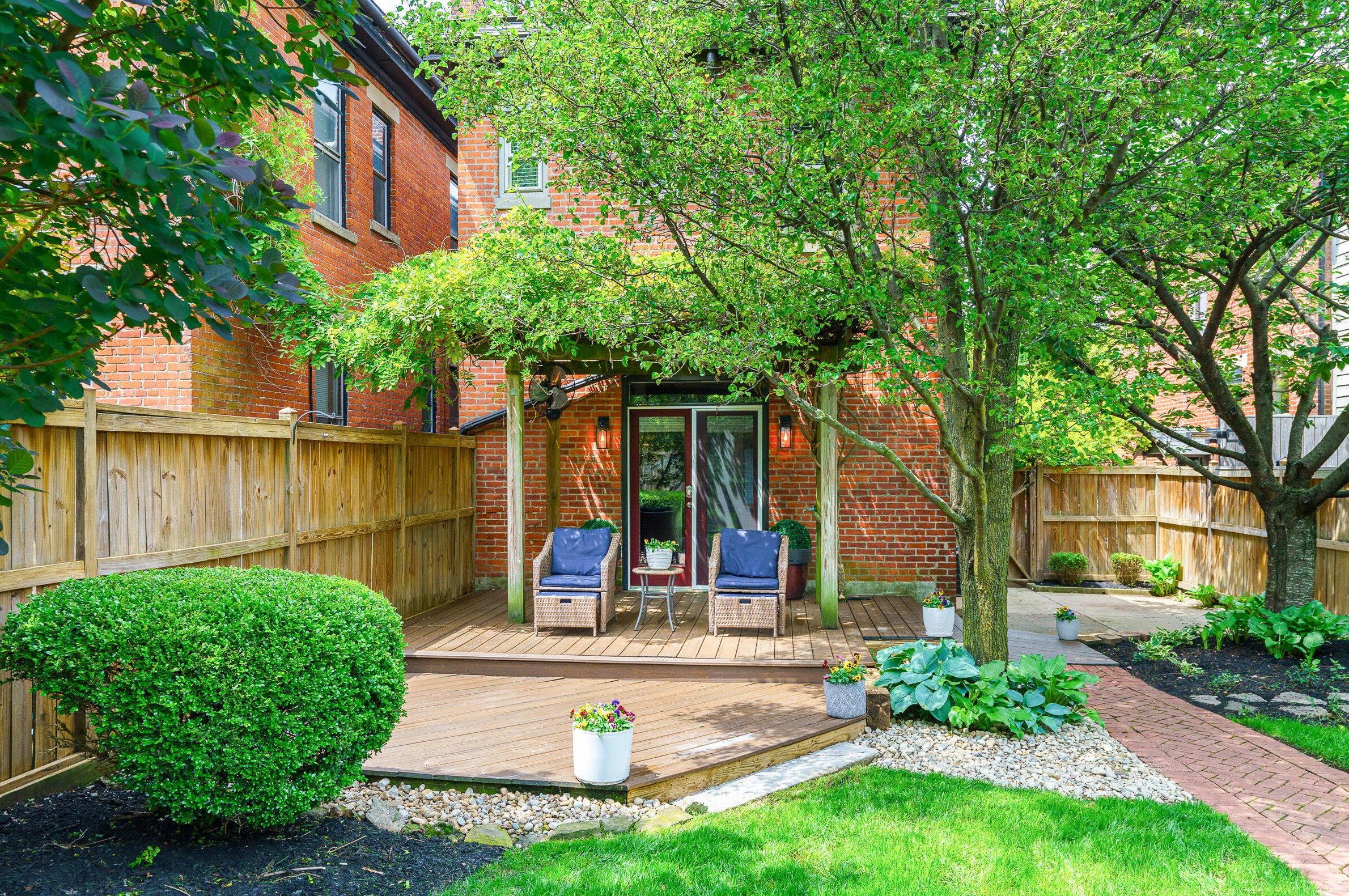 644 9th St, Columbus, OH 43206-1327