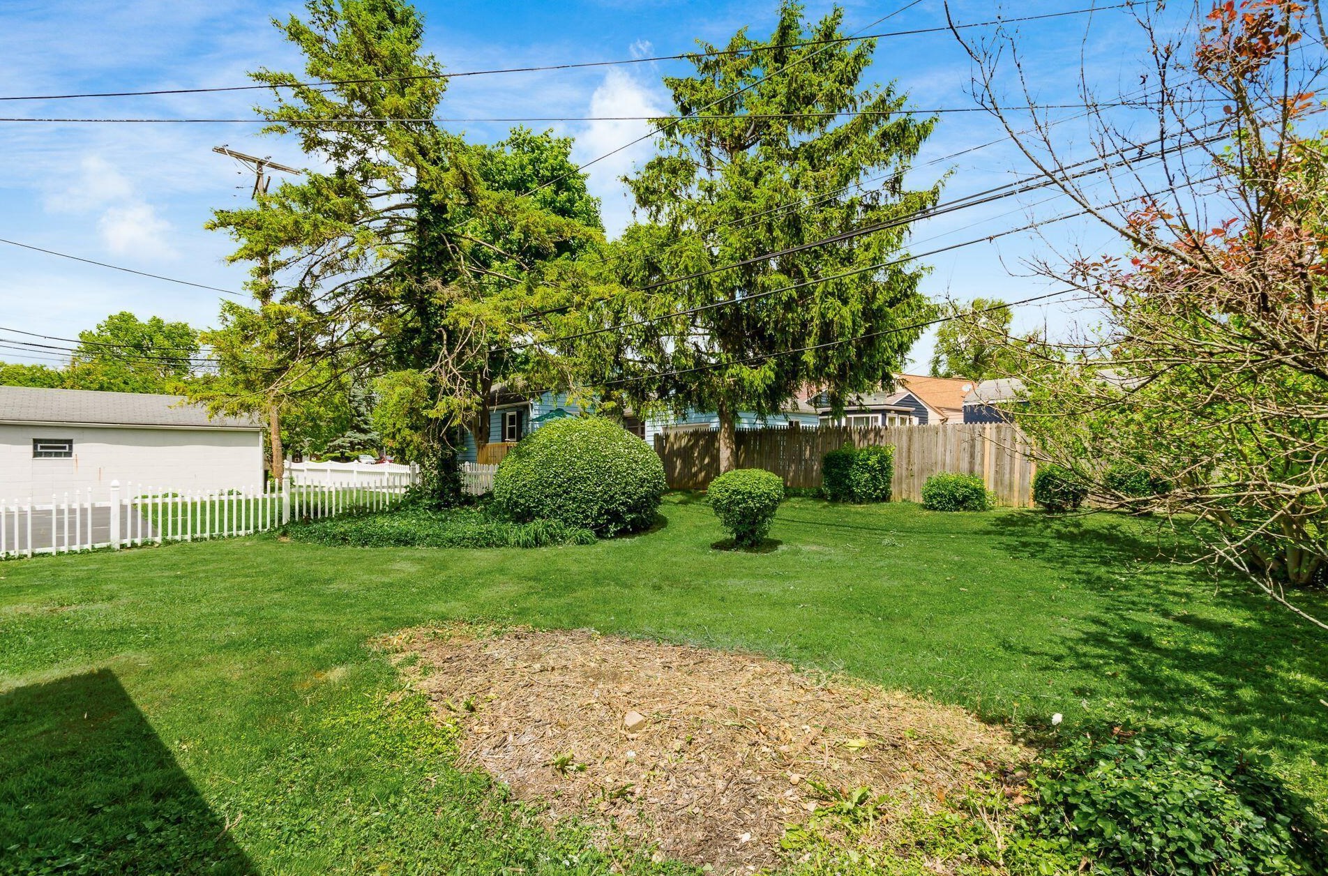 1094 Kenwick Rd, Columbus OH 43209-2582 exterior