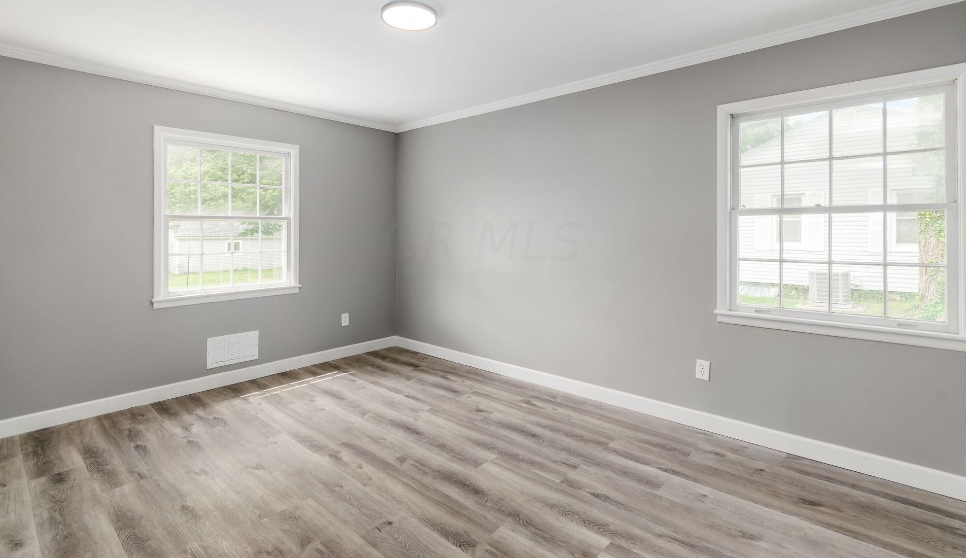 1094 Kenwick Rd, Columbus OH 43209-2582 exterior