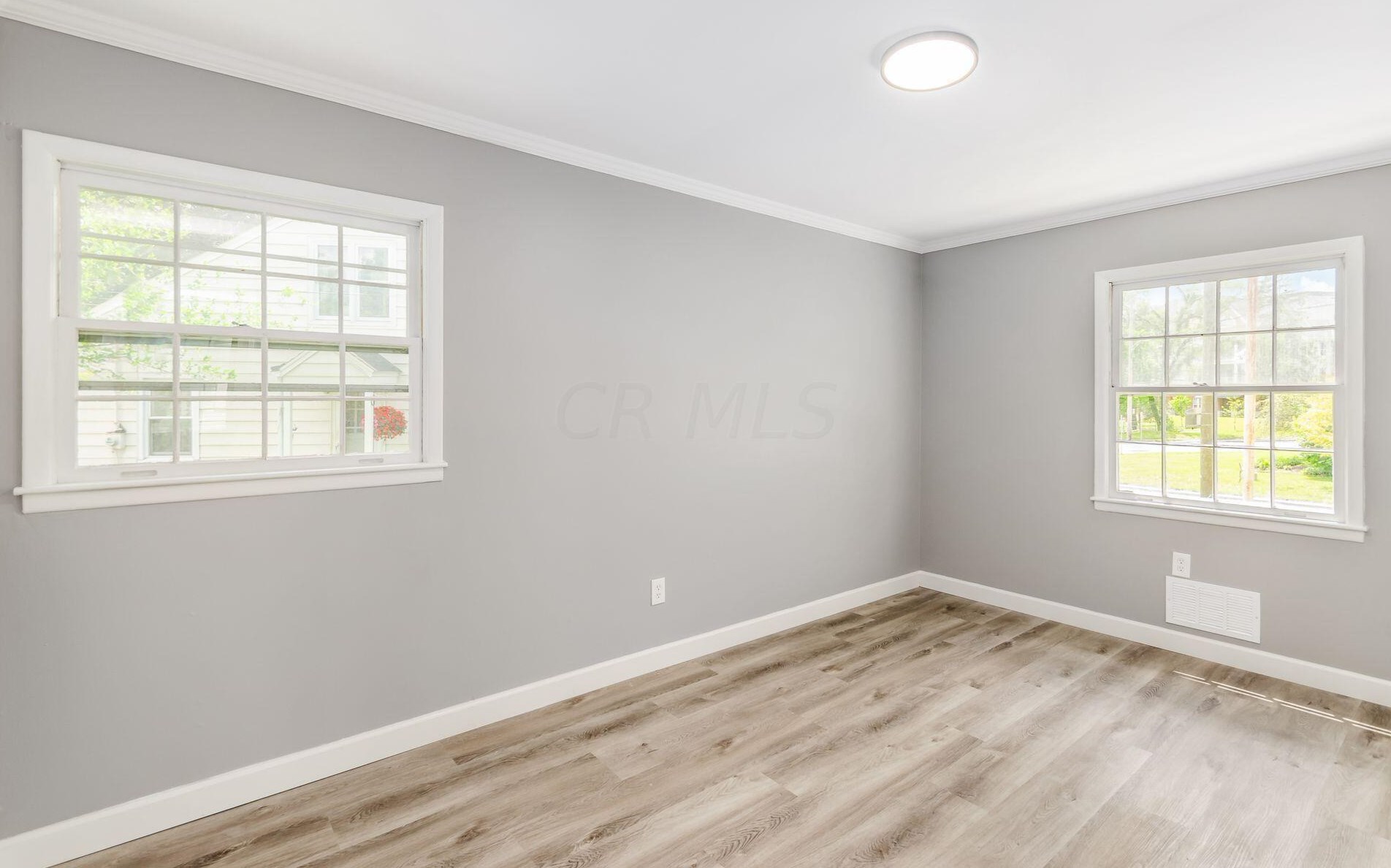 1094 Kenwick Rd, Columbus OH 43209-2582 exterior