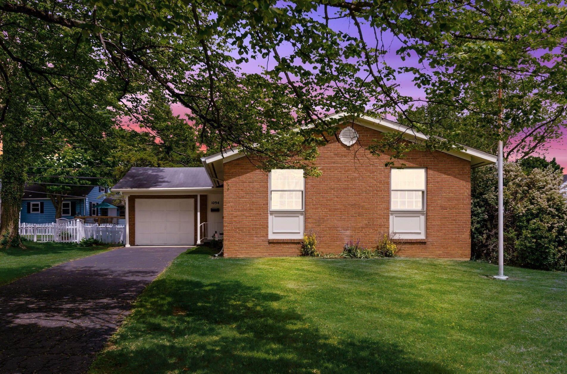 1094 Kenwick Rd, Columbus OH 43209-2582 exterior