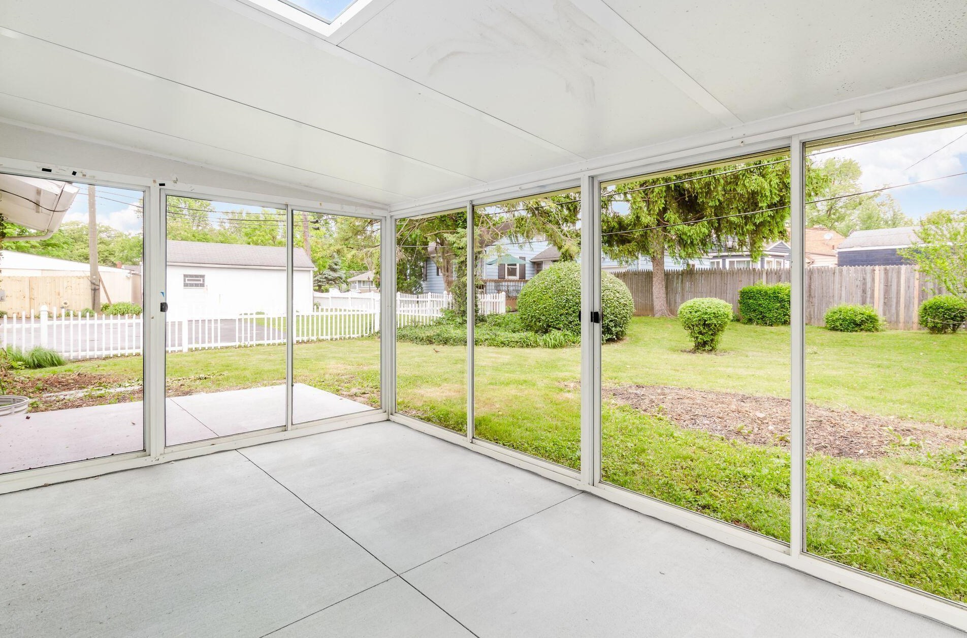 1094 Kenwick Rd, Columbus OH 43209-2582 exterior