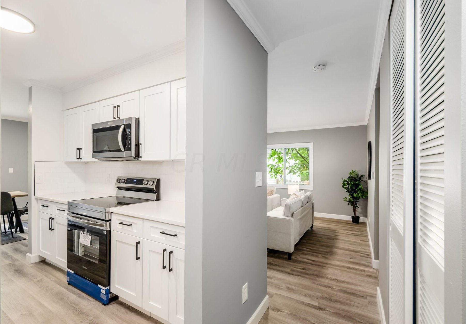 1094 Kenwick Rd, Columbus OH 43209-2582 exterior