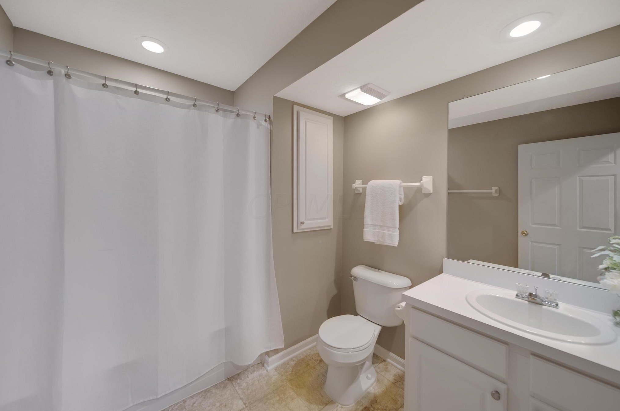 587 Piney Glen Dr, Columbus OH  43230-8420 exterior