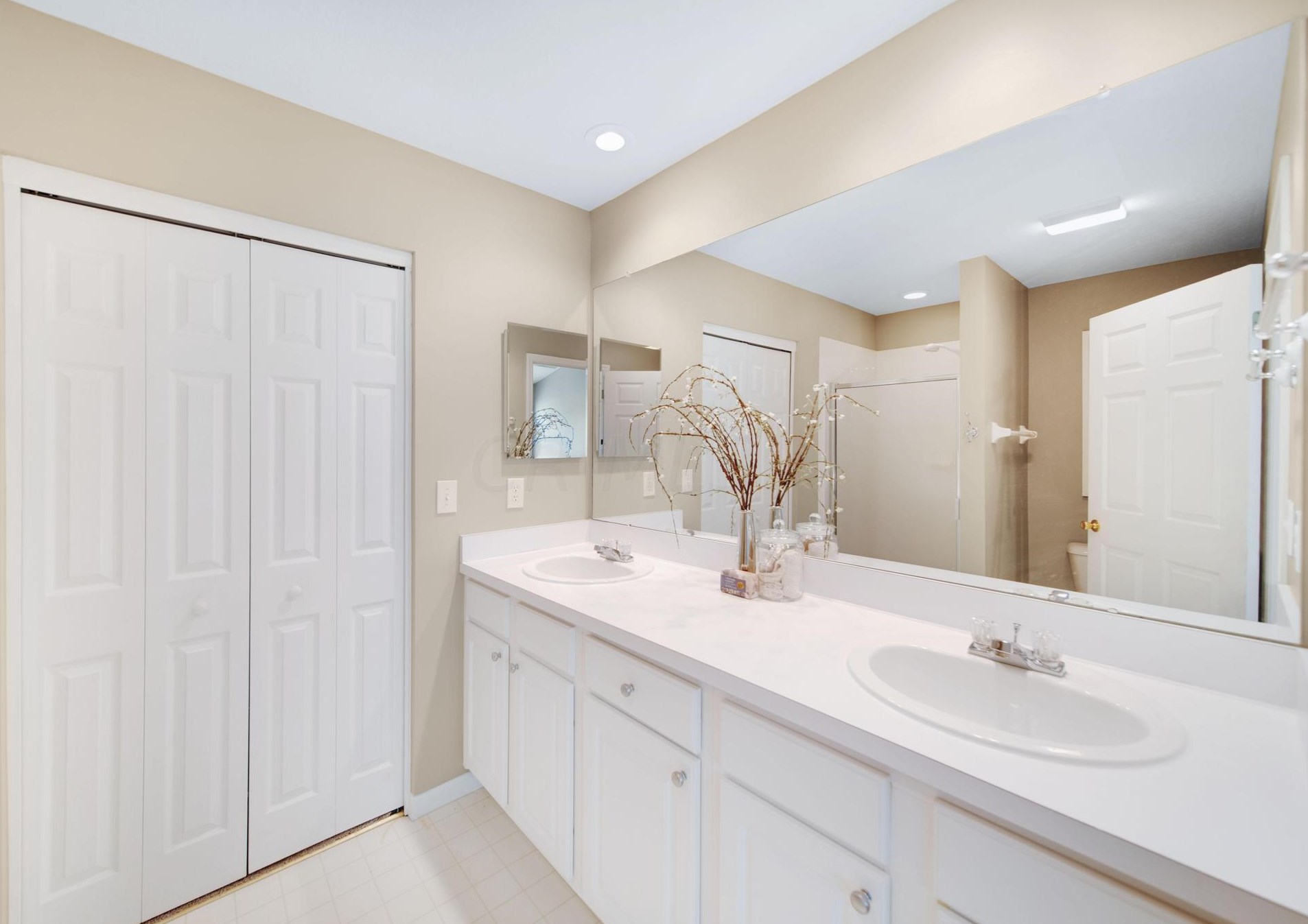 587 Piney Glen Dr, Columbus OH  43230-8420 exterior