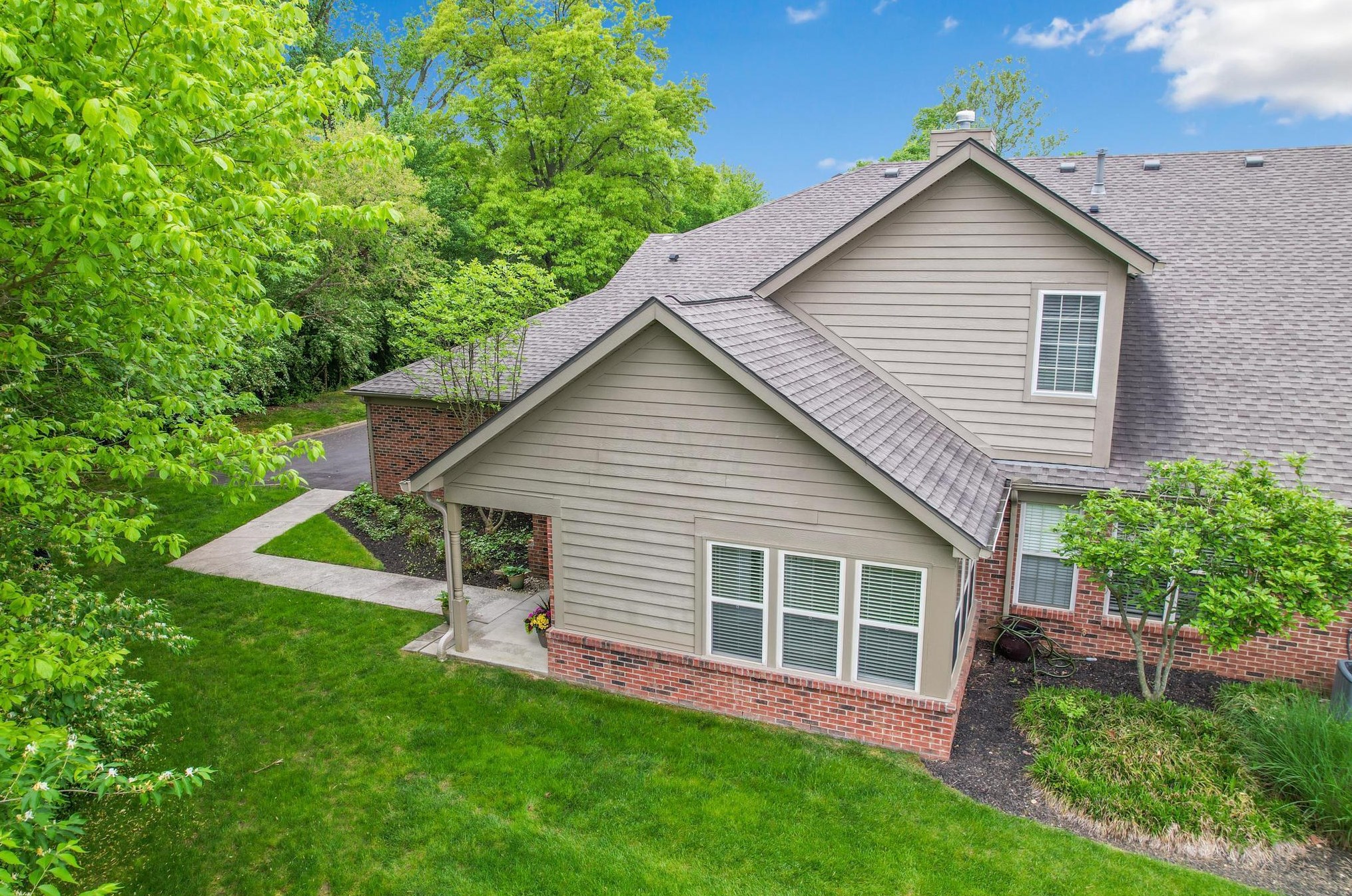 587 Piney Glen Dr, Columbus OH  43230-8420 exterior