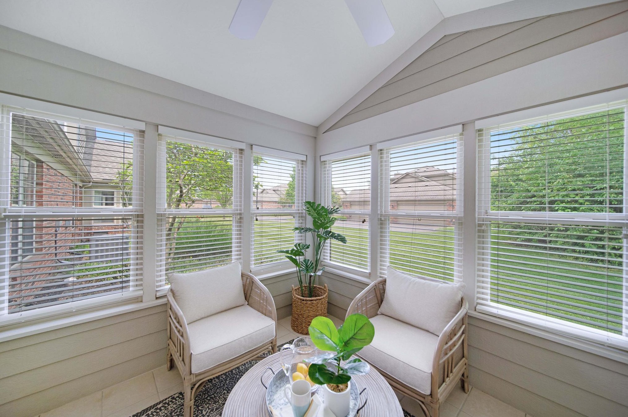 587 Piney Glen Dr, Columbus OH  43230-8420 exterior