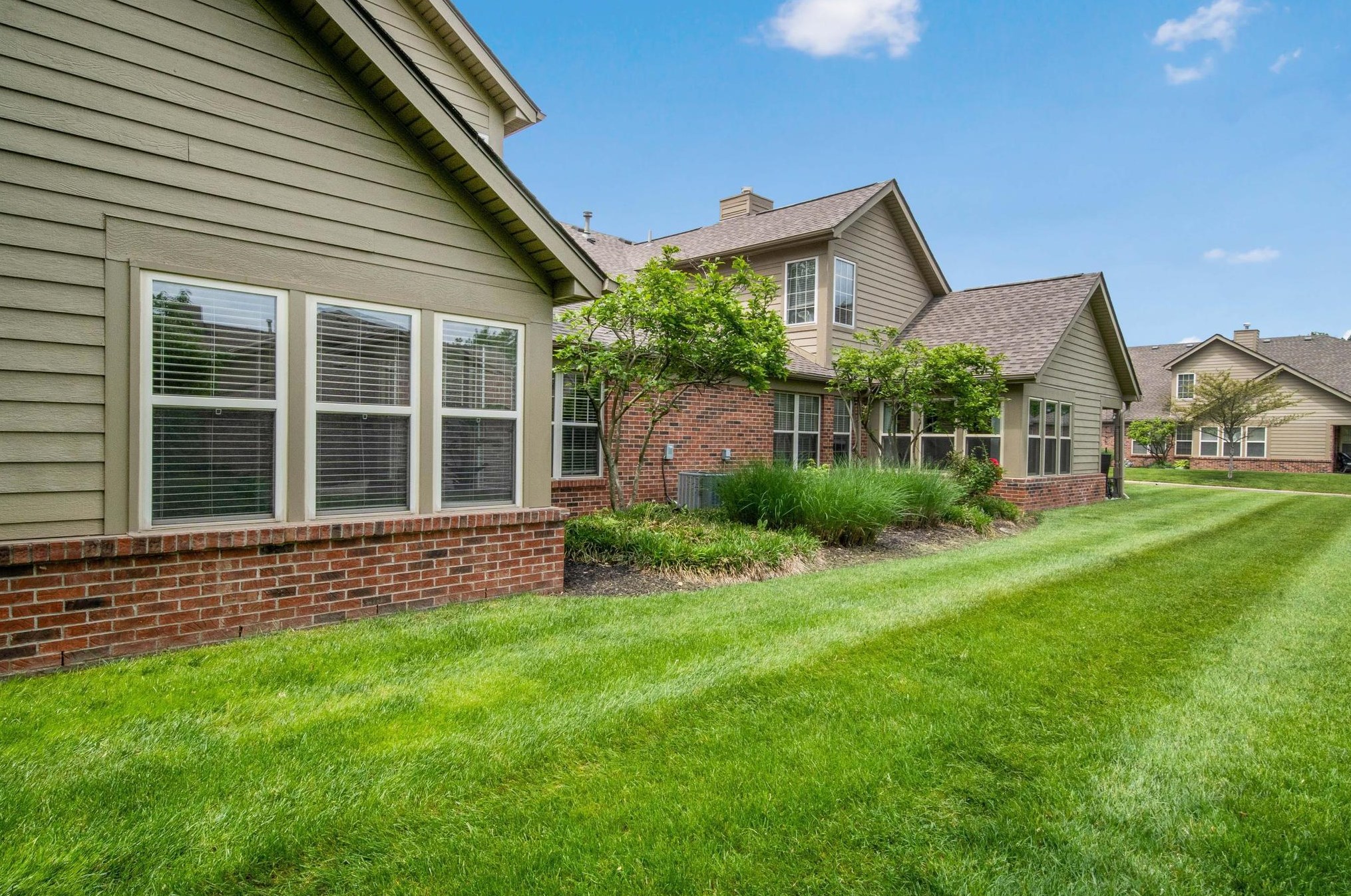 587 Piney Glen Dr, Columbus OH  43230-8420 exterior