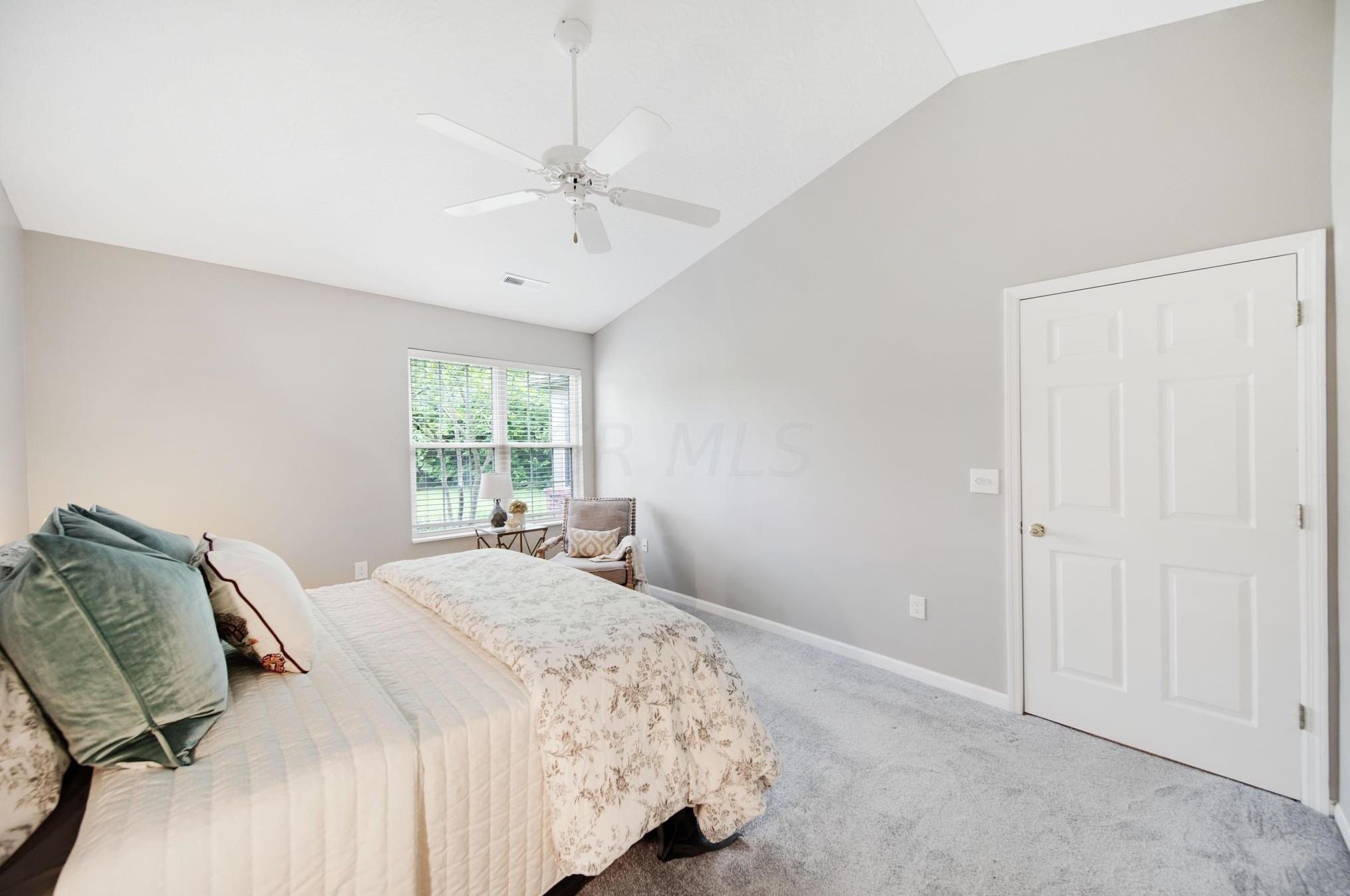 587 Piney Glen Dr, Columbus OH  43230-8420 exterior