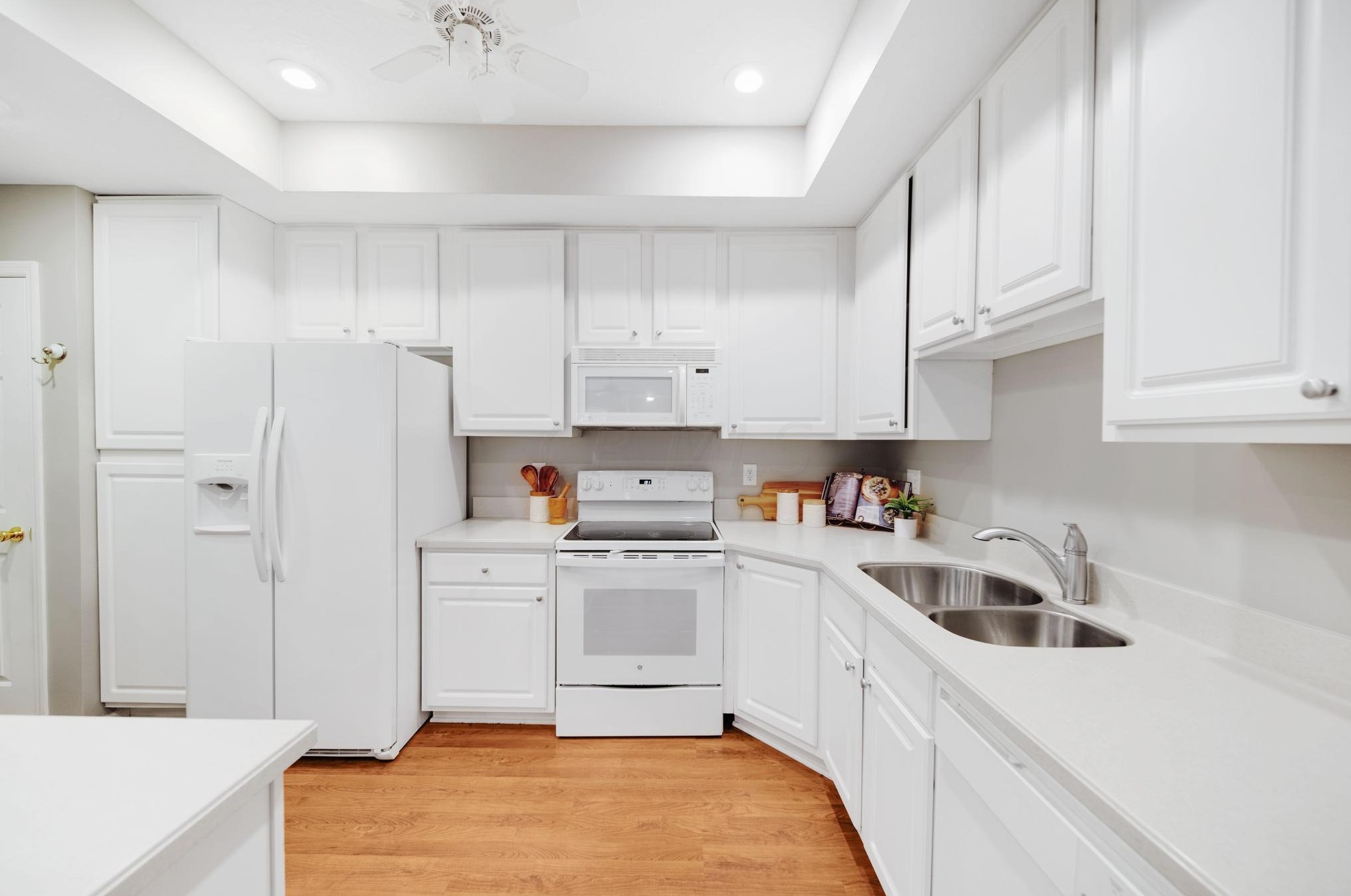 587 Piney Glen Dr, Columbus OH  43230-8420 exterior