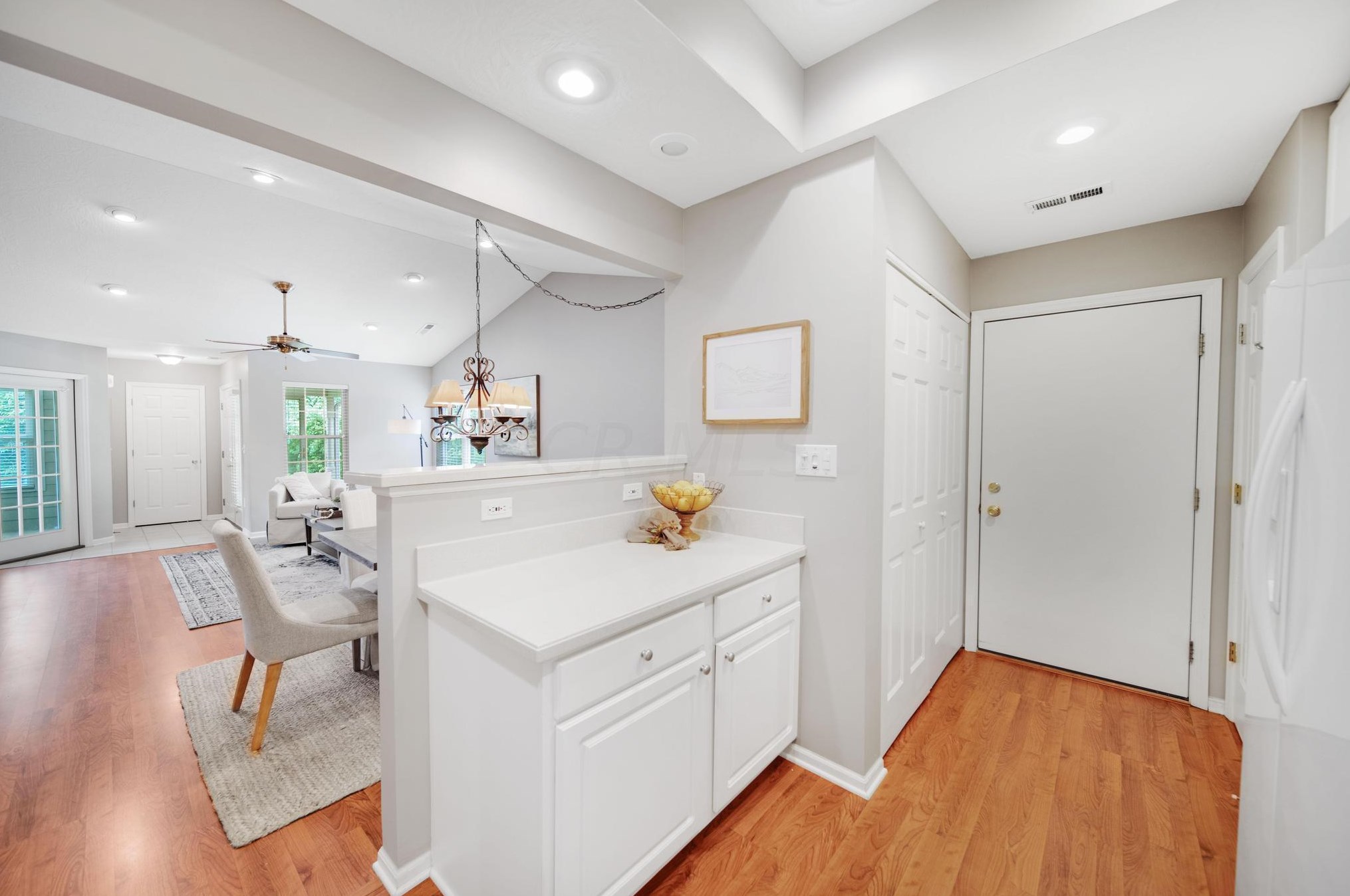 587 Piney Glen Dr, Columbus OH  43230-8420 exterior