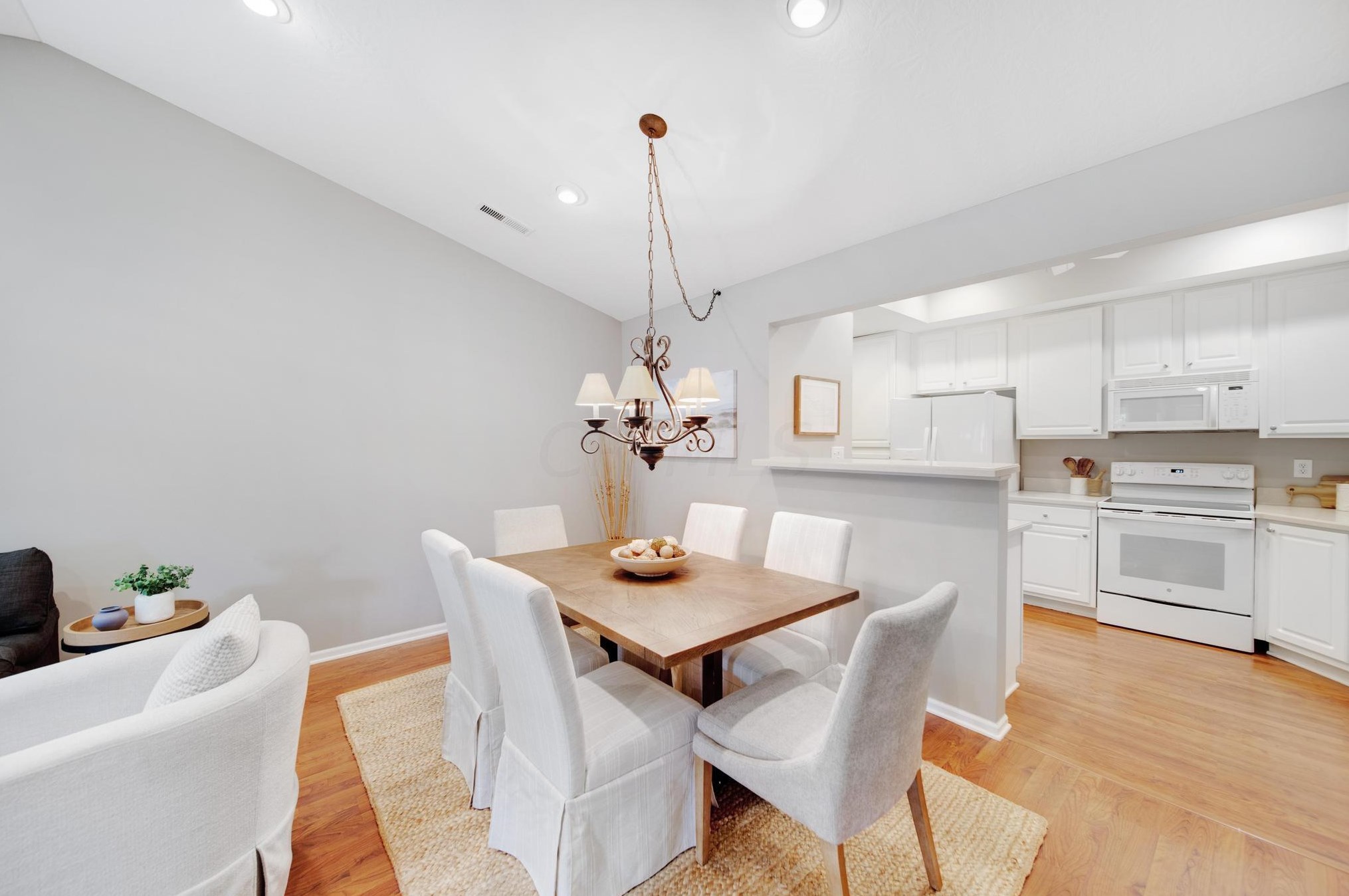 587 Piney Glen Dr, Columbus OH  43230-8420 exterior