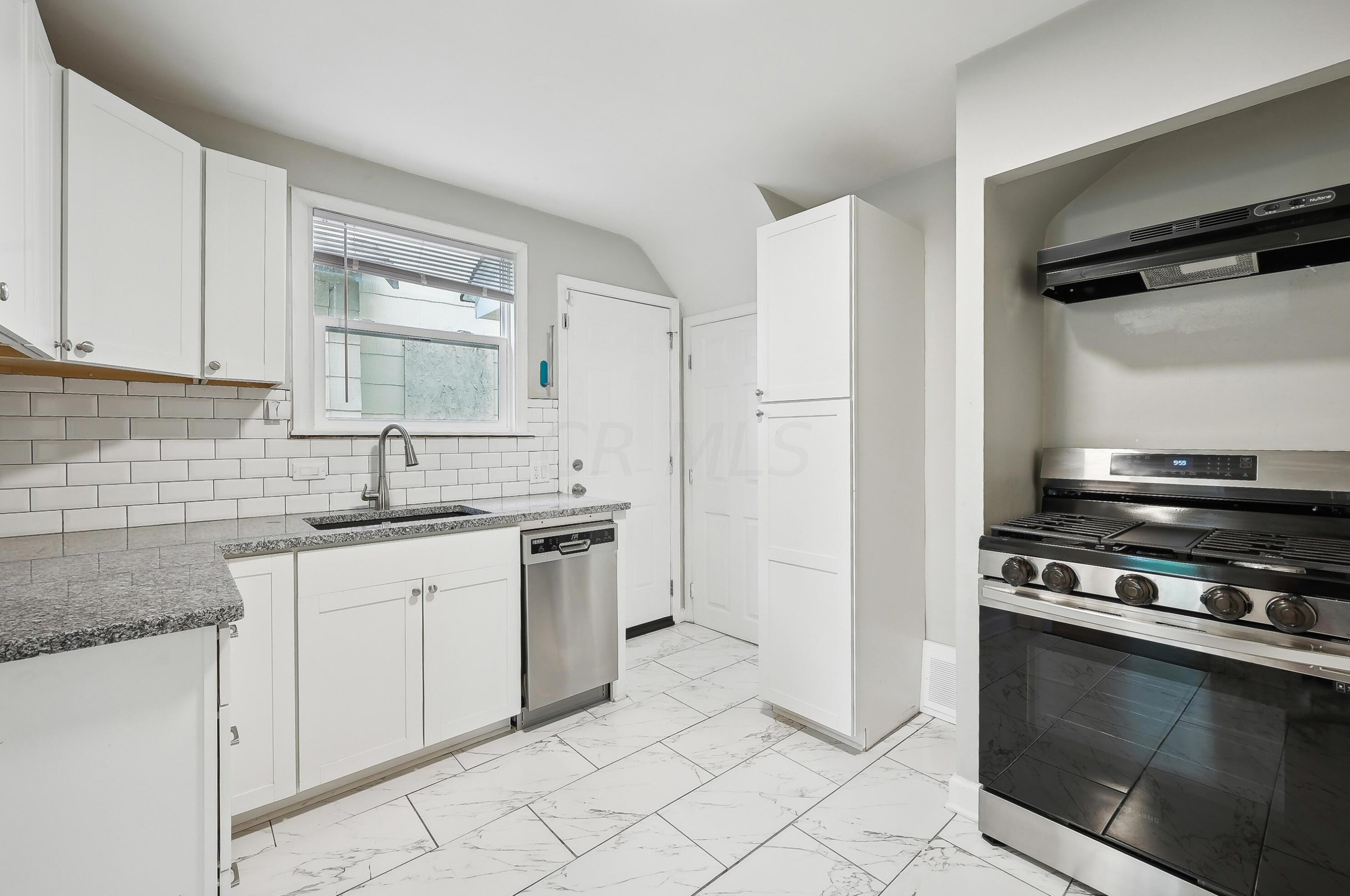 1519 Hudson St, Columbus OH 43202-2612 exterior