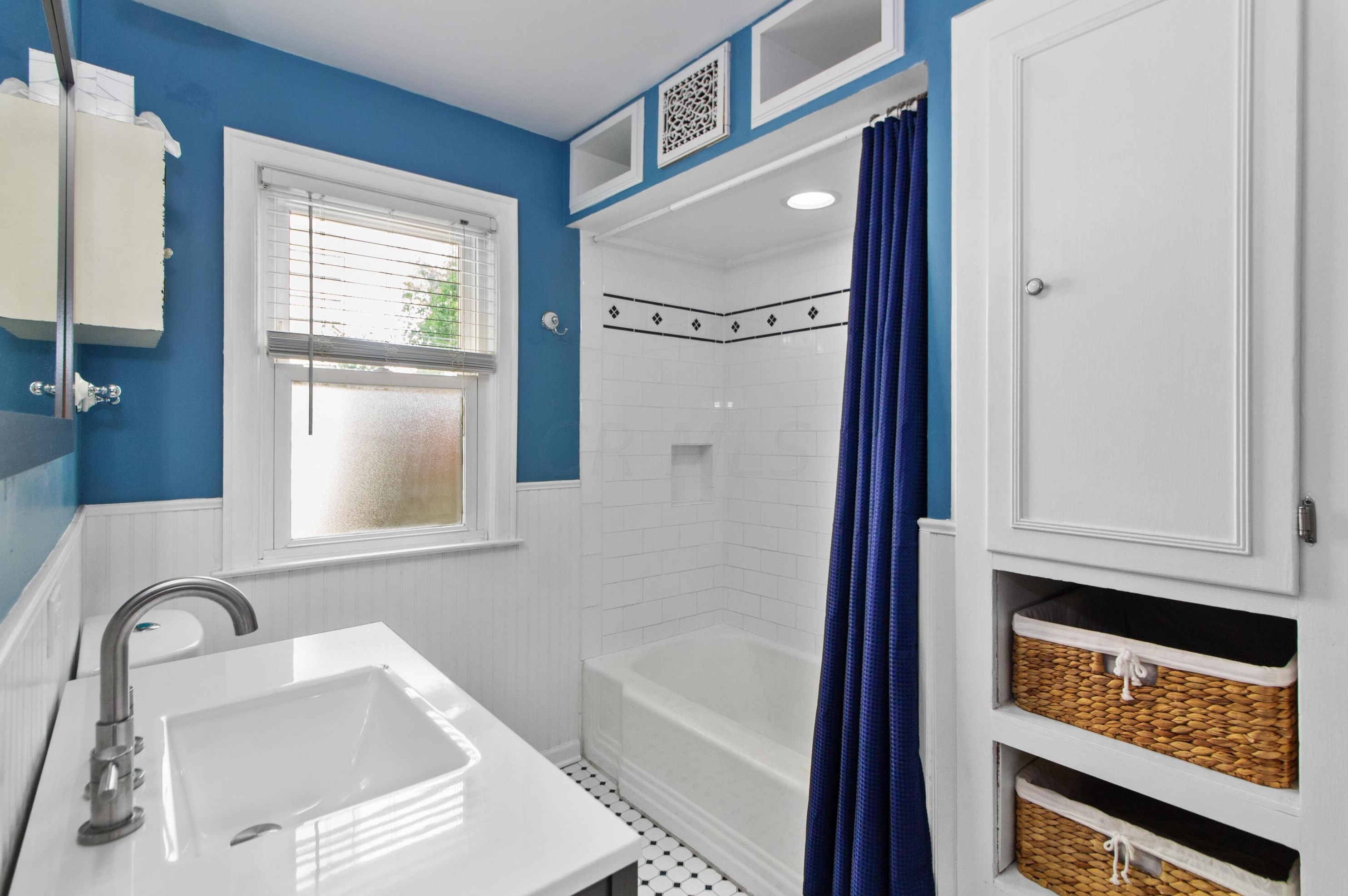 3028 Oaklawn St, Columbus OH  43224-4353 exterior