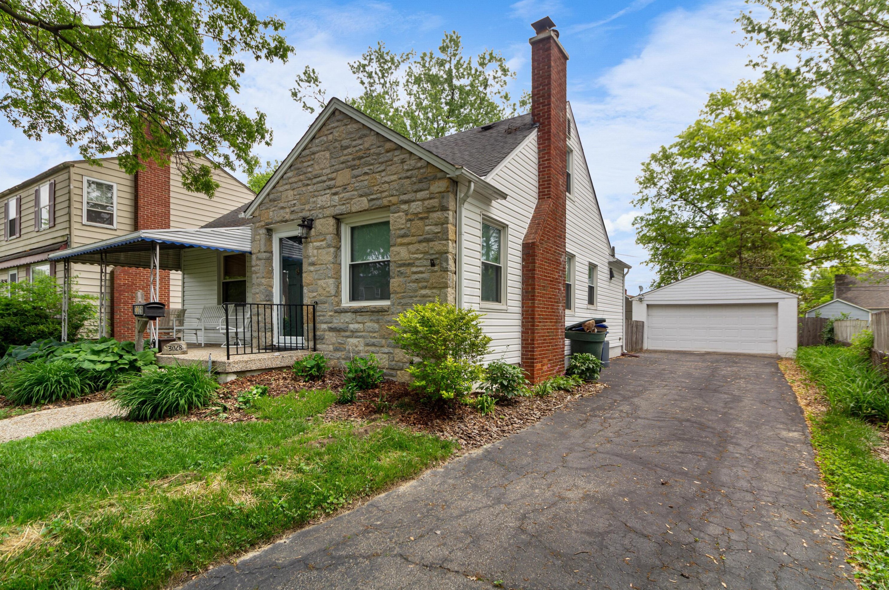 3028 Oaklawn St, Columbus OH  43224-4353 exterior