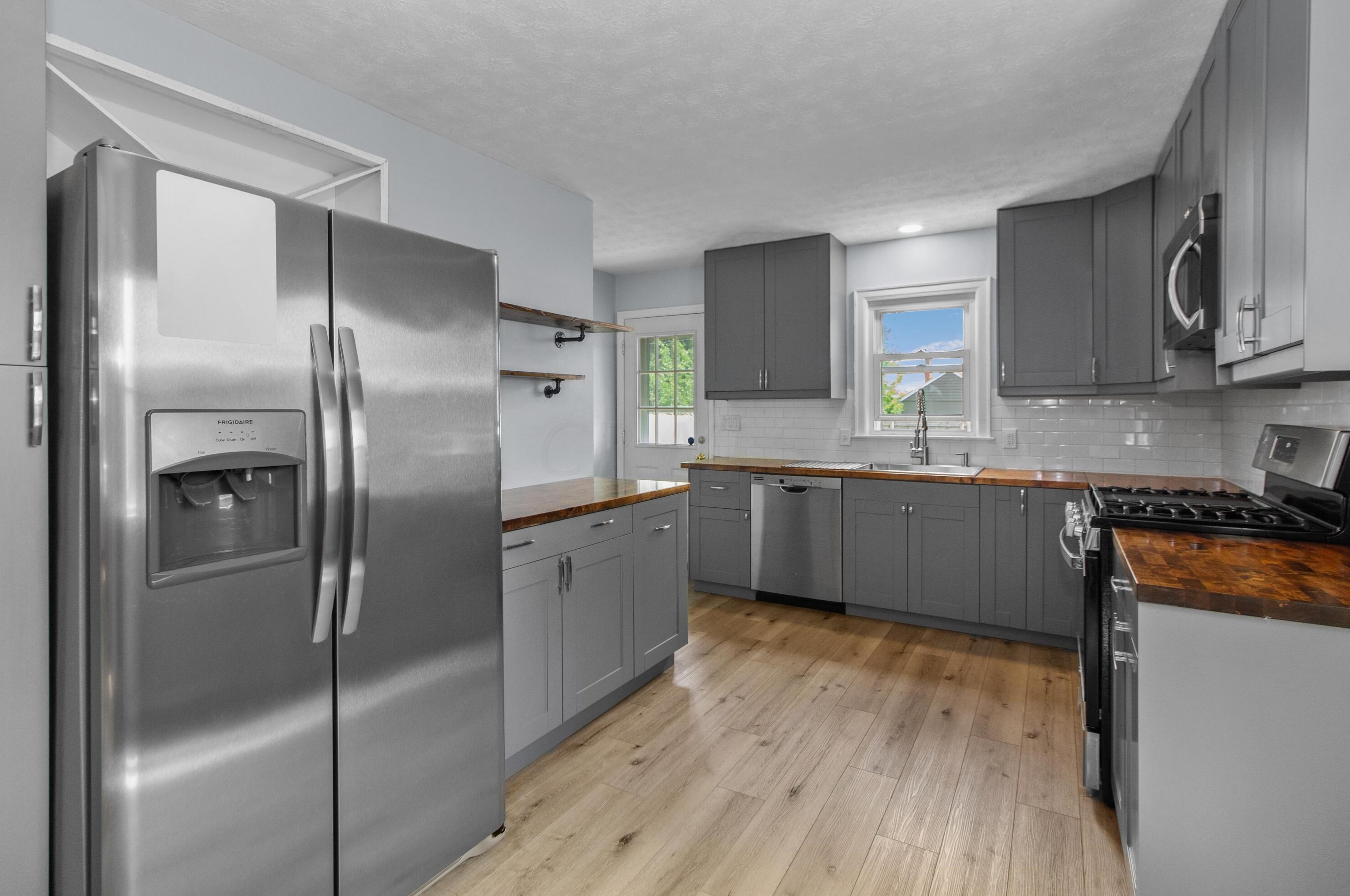 3028 Oaklawn St, Columbus OH  43224-4353 exterior