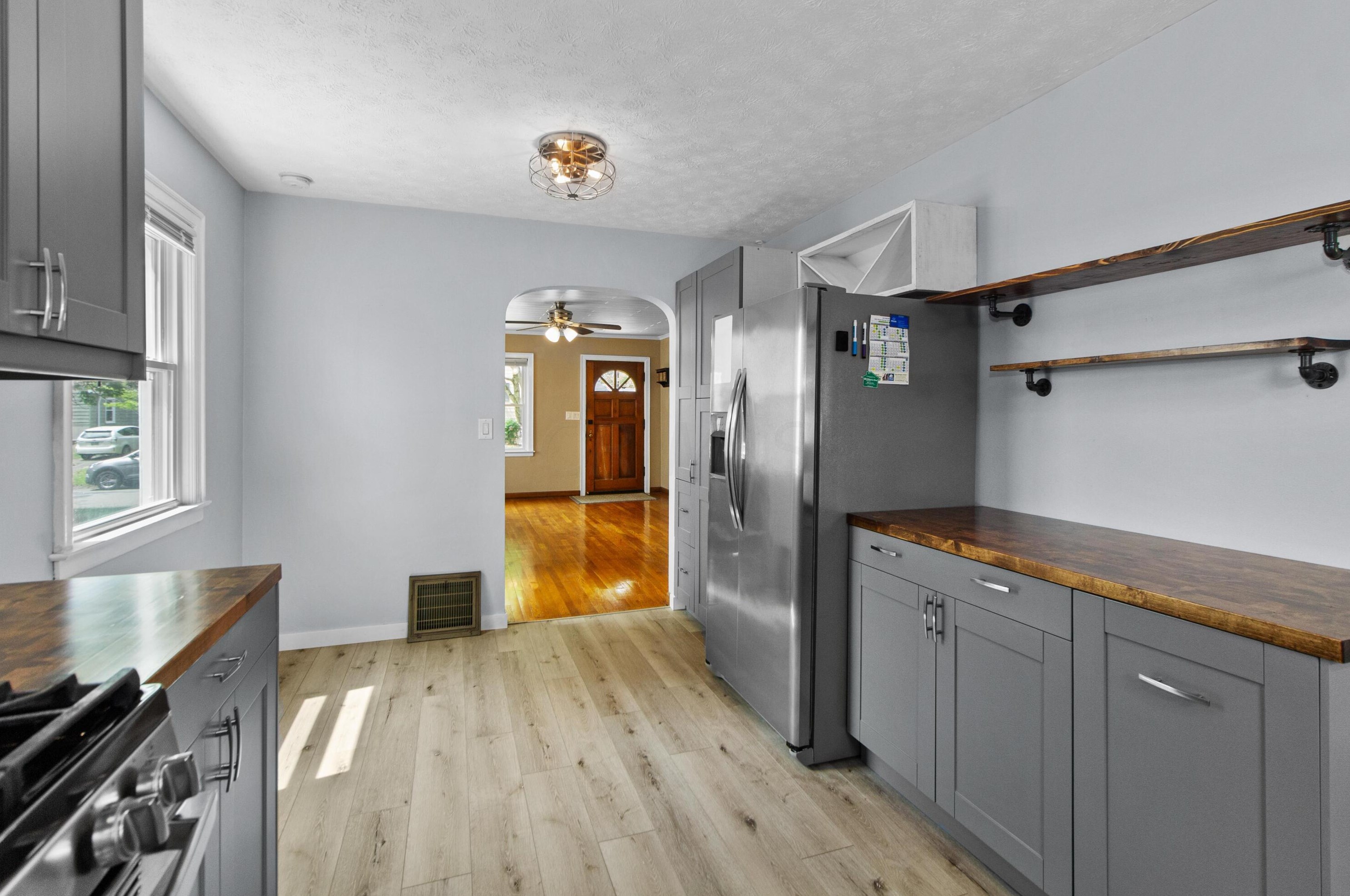 3028 Oaklawn St, Columbus OH  43224-4353 exterior