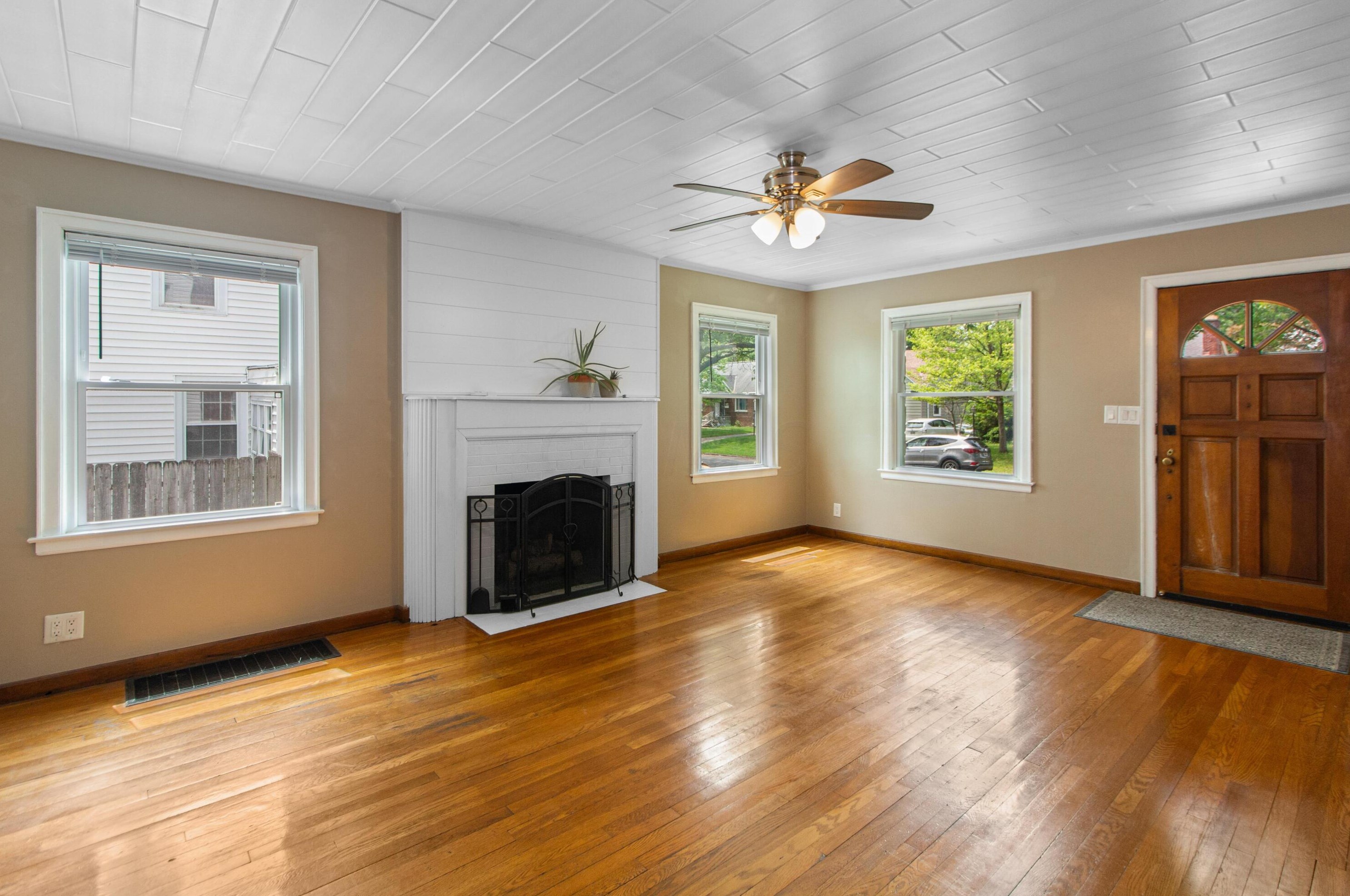 3028 Oaklawn St, Columbus OH  43224-4353 exterior