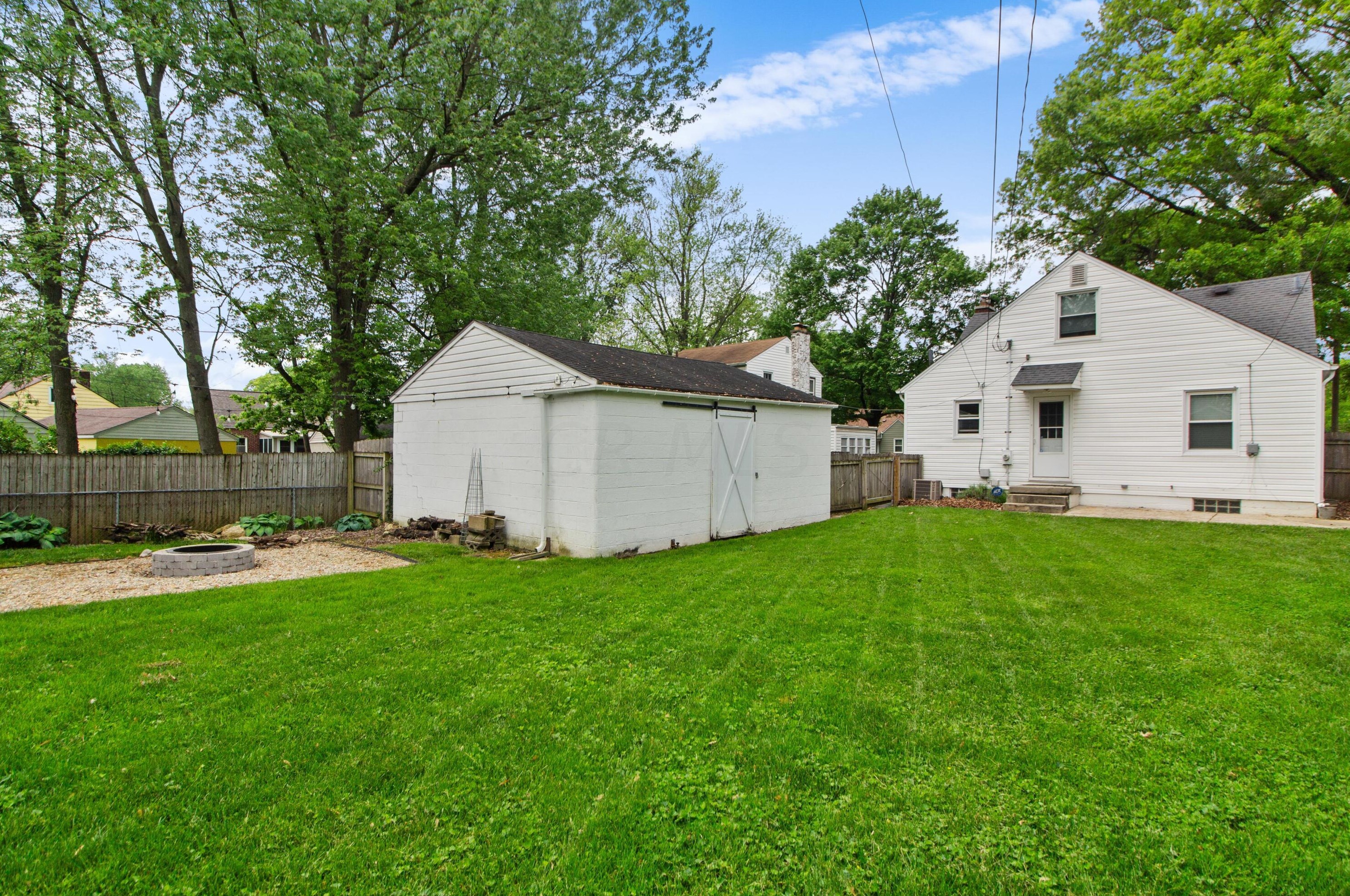 3028 Oaklawn St, Columbus OH  43224-4353 exterior