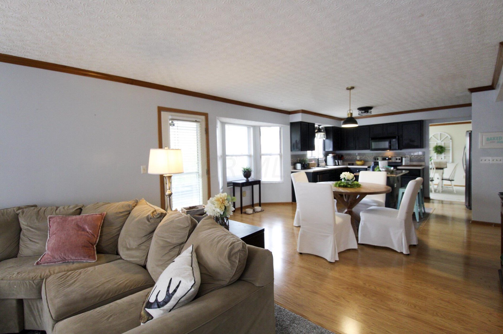 233 Oxford Dr, Pataskala OH  exterior