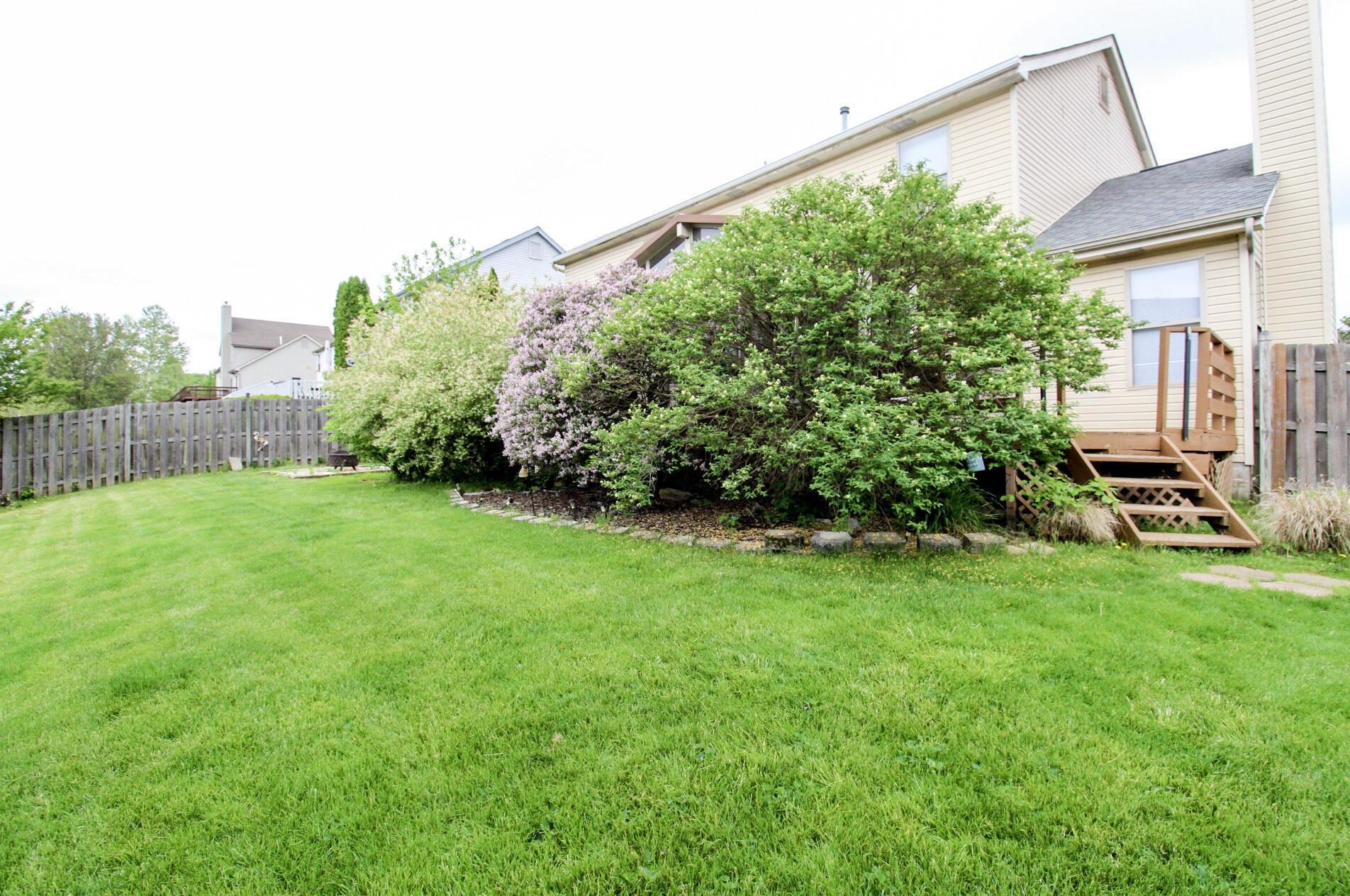 233 Oxford Dr, Pataskala OH  exterior