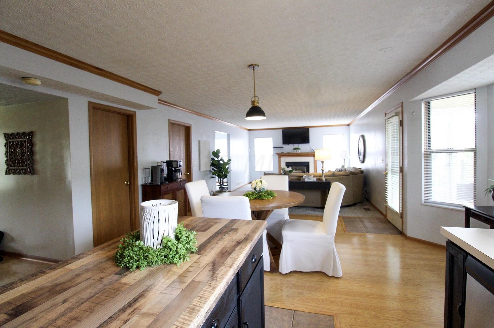 233 Oxford Dr, Pataskala OH  exterior