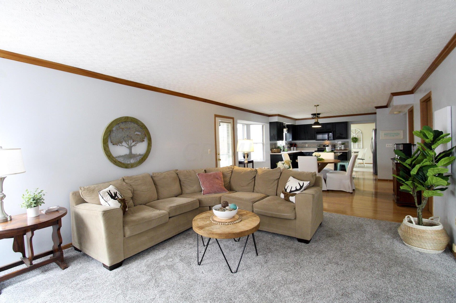 233 Oxford Dr, Pataskala OH  exterior